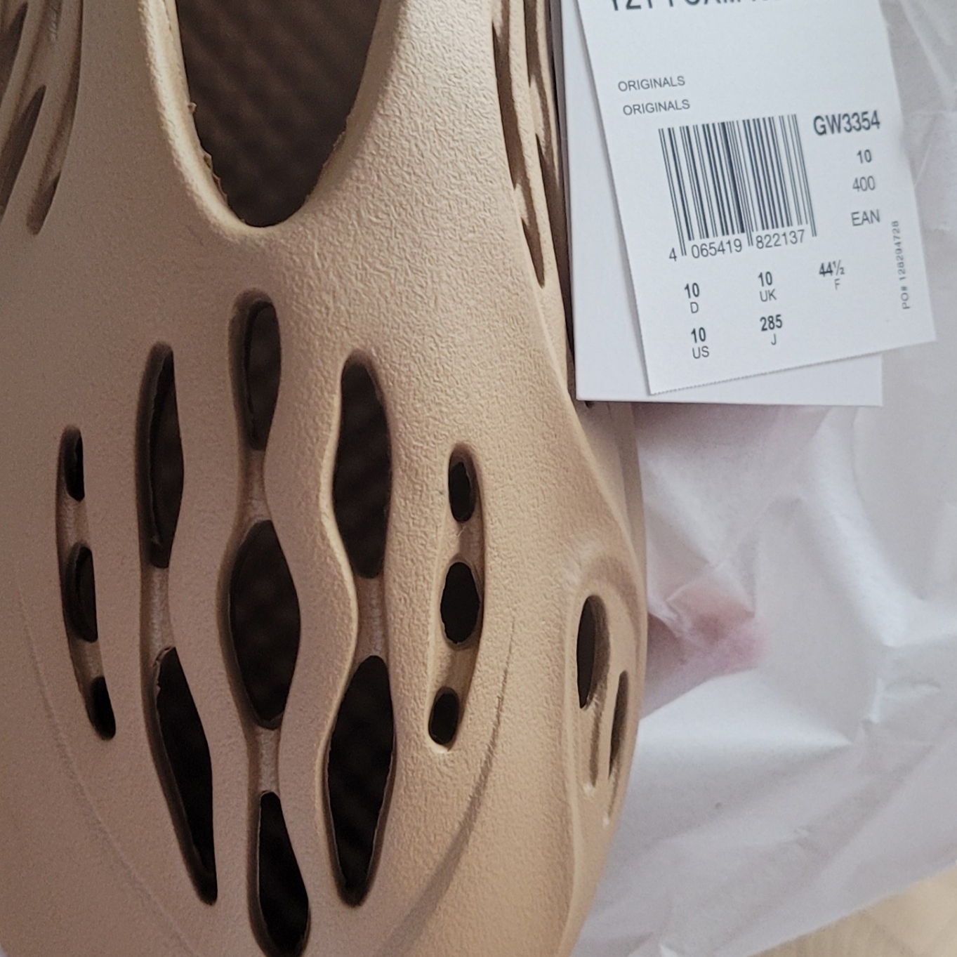 Adidas Yeezy Foam RNNR Ochre 착용 스타일