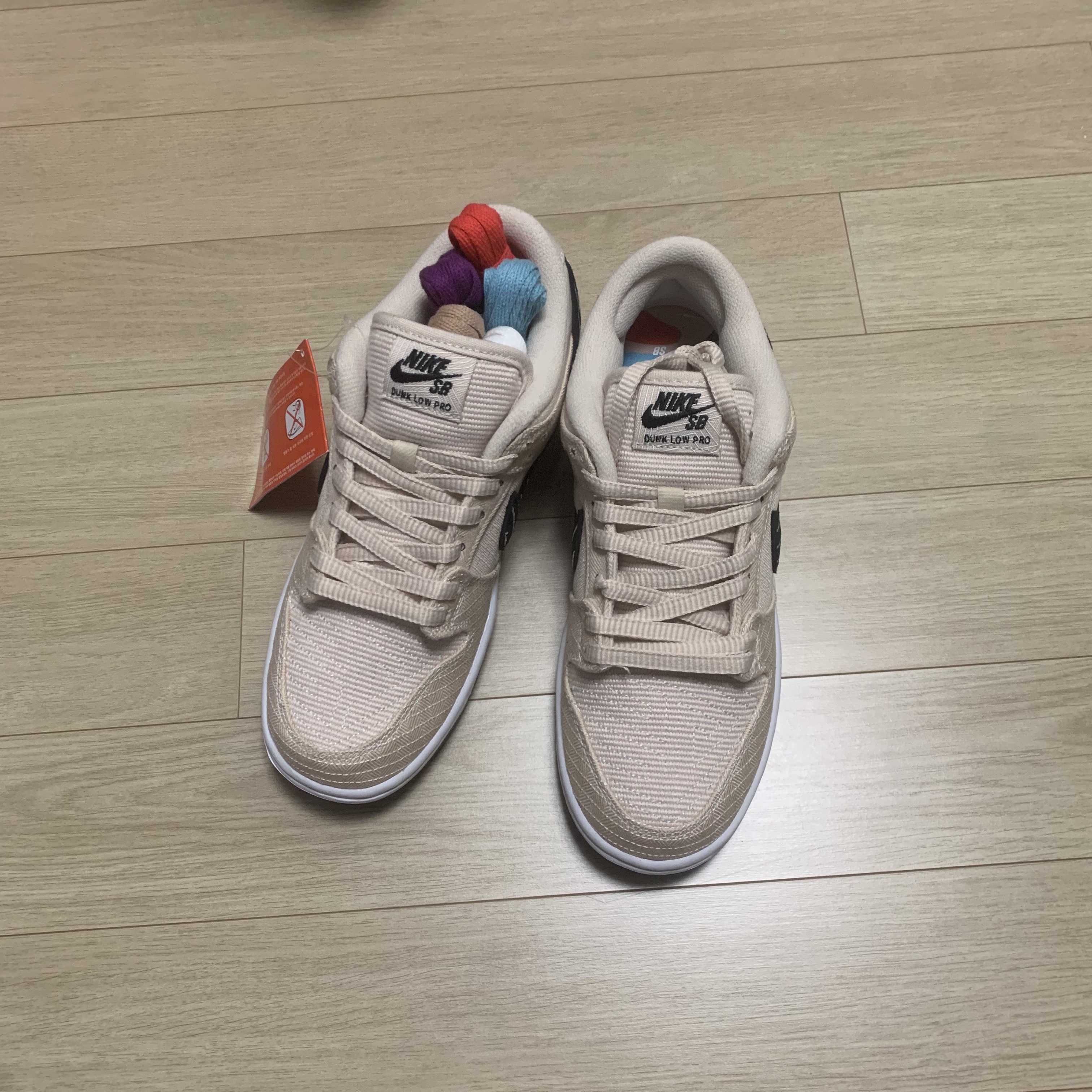 Nike x Albino & Preto SB Dunk Low Fossil Black 착용 스타일 - 3