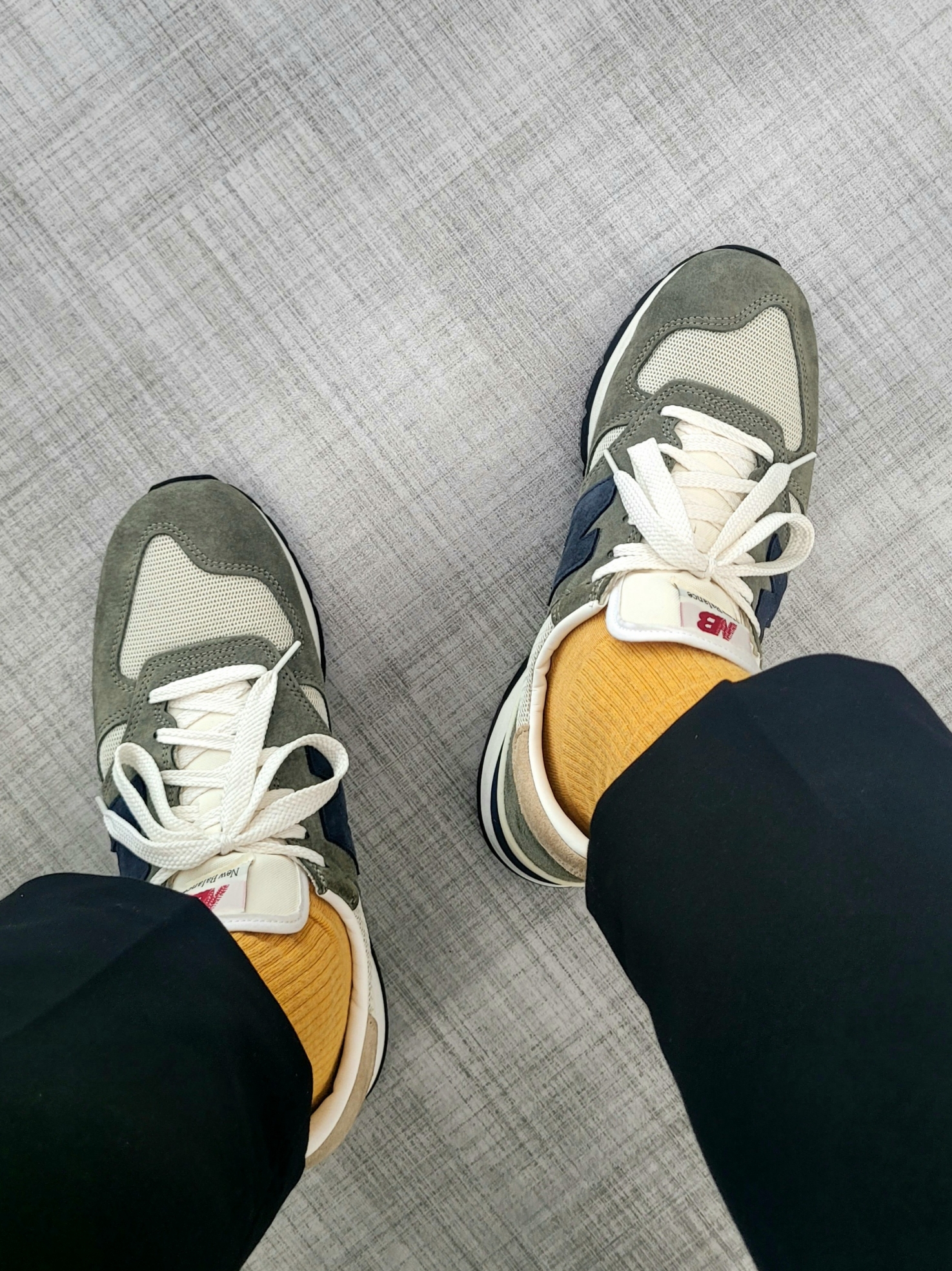 New Balance 990v1 Made in USA Olive 착용 스타일