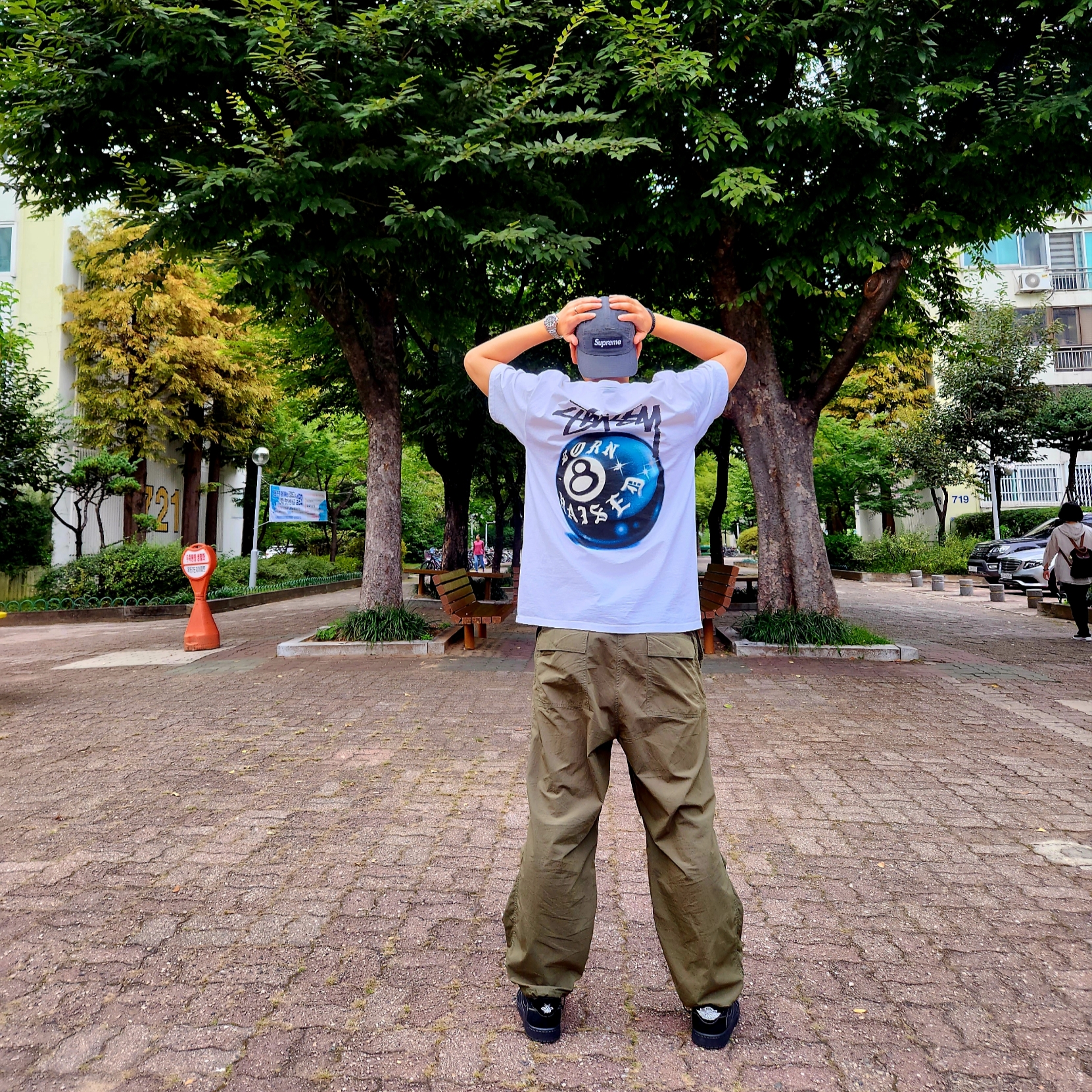Stussy x Born X Raised 8 Ball T-Shirt White, Jordan 1 x Travis Scott Retro Low OG SP Black Phantom 착용 스타일