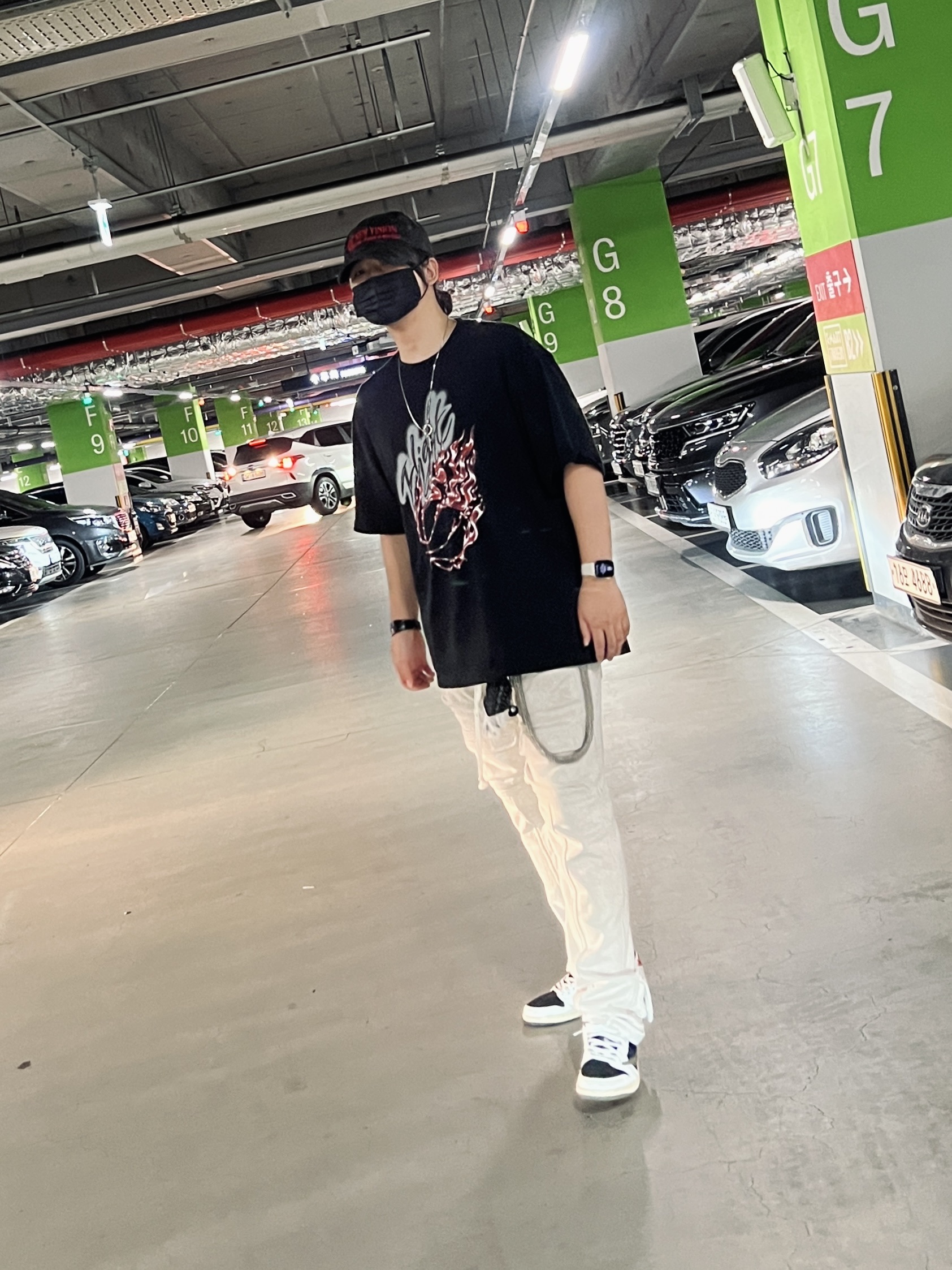 ETCE New Vision Camo Cap Night Jungle, Jordan x Travis Scott T-Shirt Black - US/EU 착용 스타일 - 2