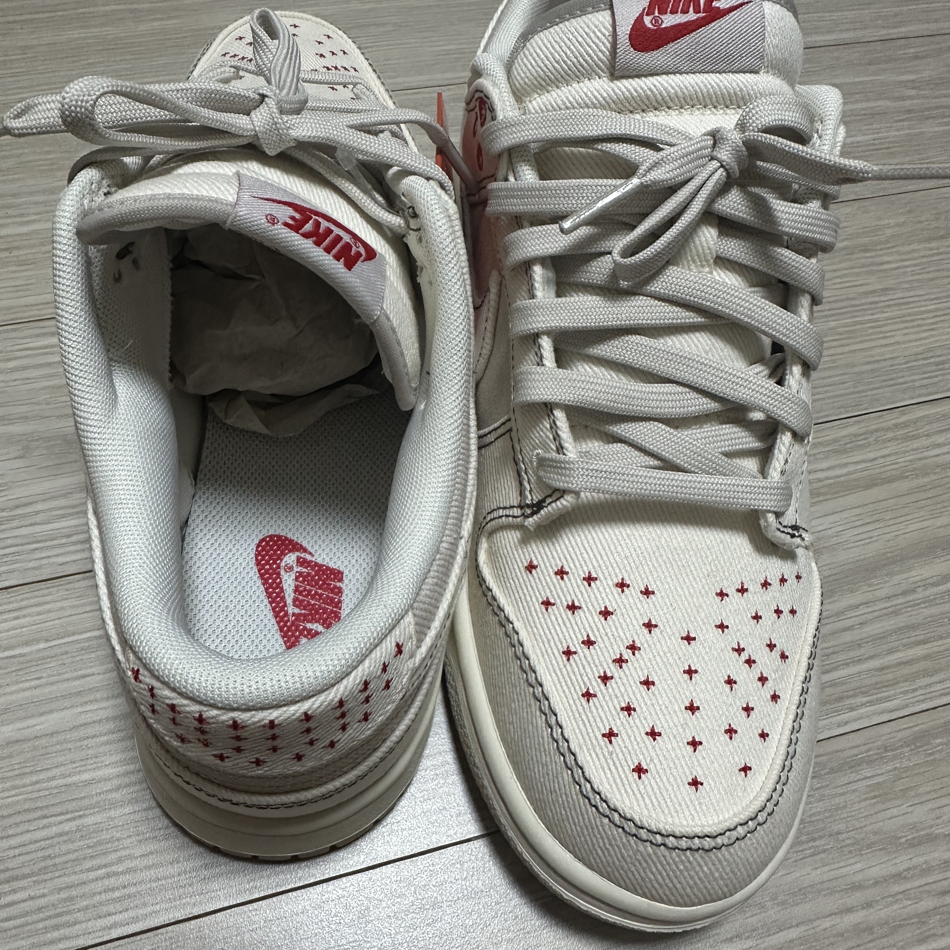 Nike Dunk Low Beige Red 착용 스타일 - 1