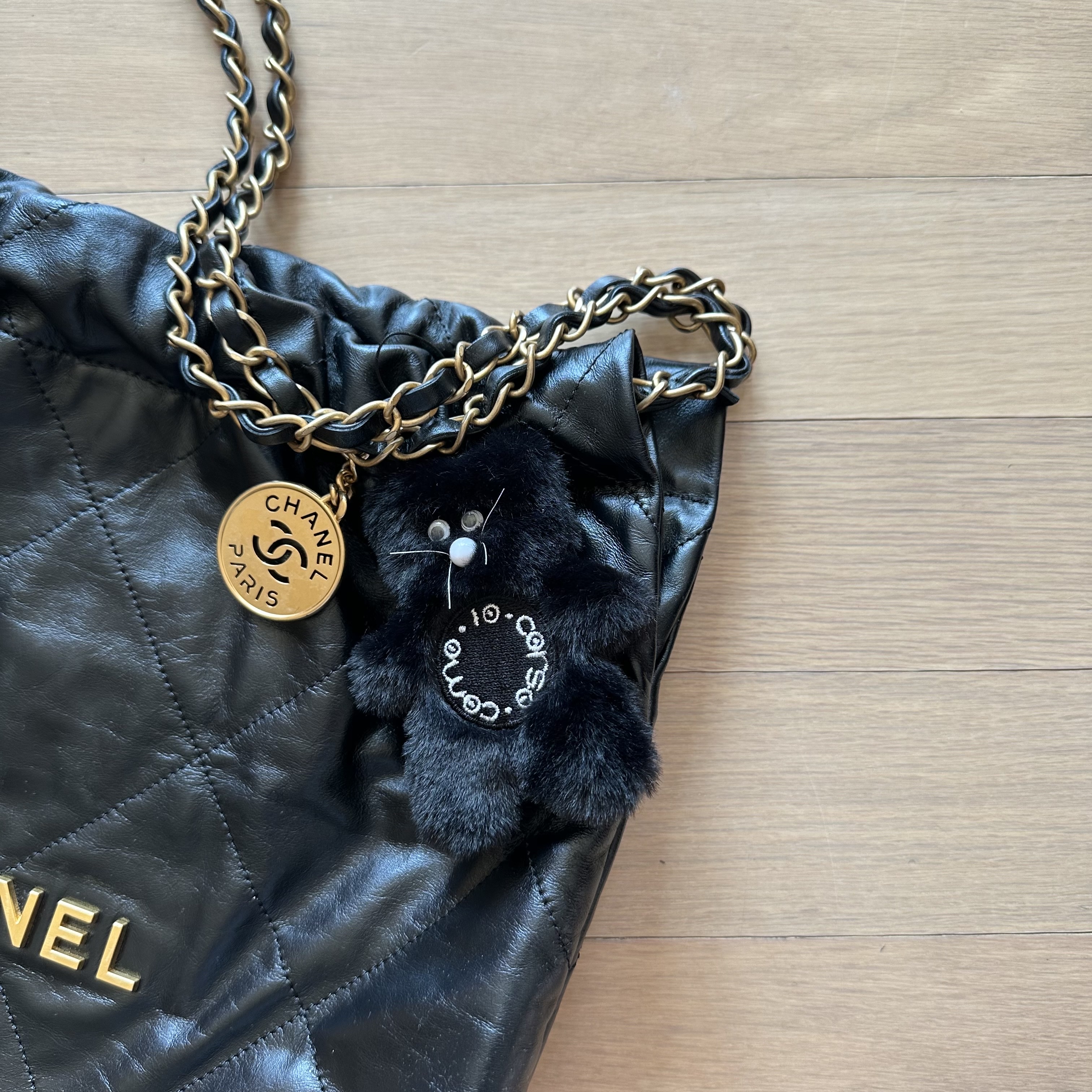 Monamhee x 10 Corso Como Bianco Phone Strap Black 착용 스타일