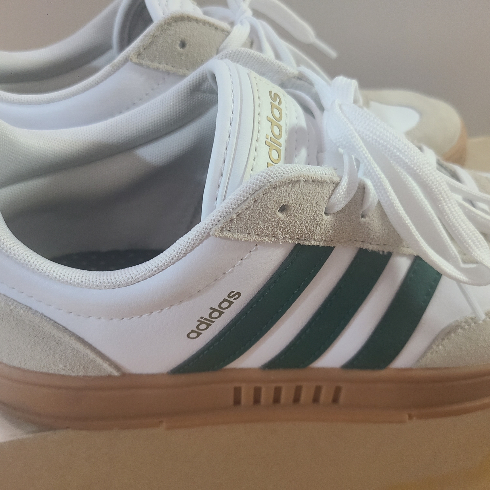Adidas Gradas Collegiate Green 착용 스타일