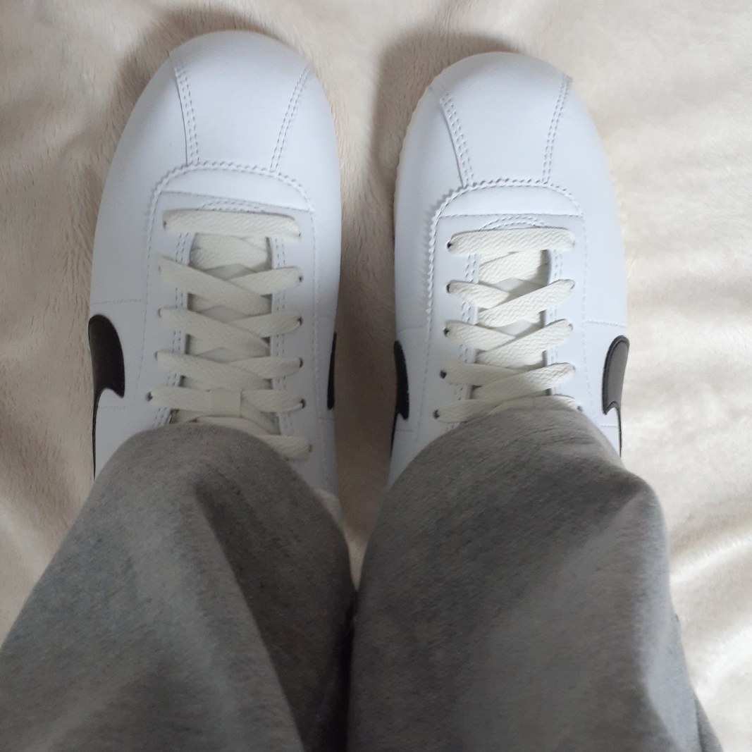 Nike Cortez White and Black 착용 스타일 - 2