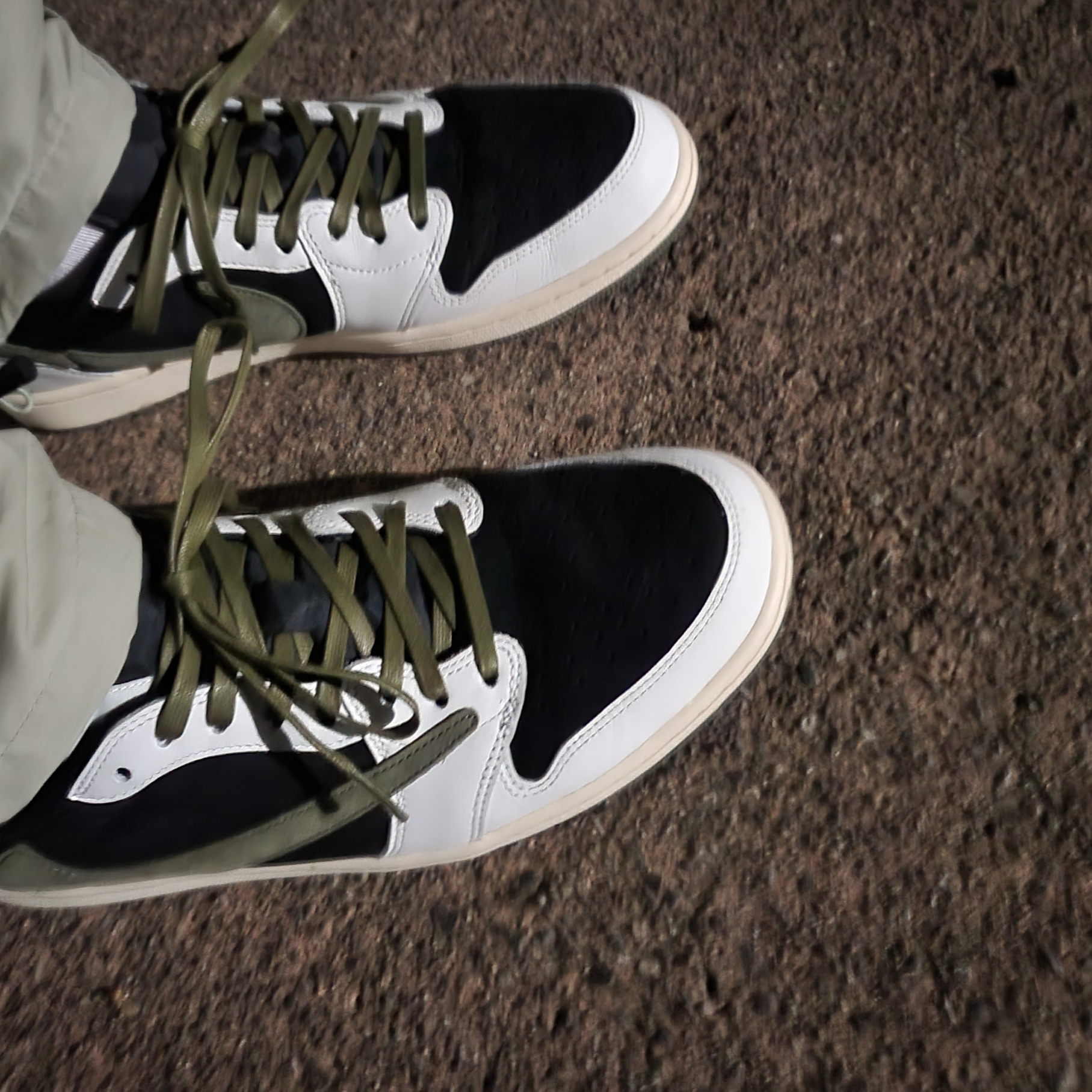 (W) Jordan 1 x Travis Scott Retro Low OG SP Medium Olive 착용 스타일
