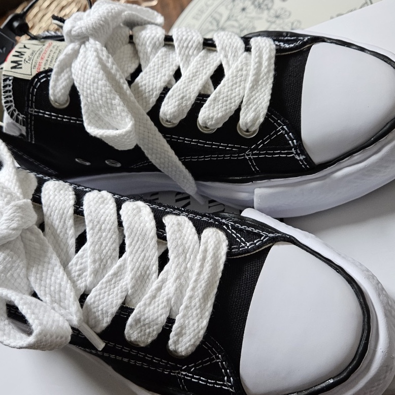 Maison Mihara Yasuhiro Peterson OG Sole Canvas Low Sneakers Black 착용 스타일 - 2