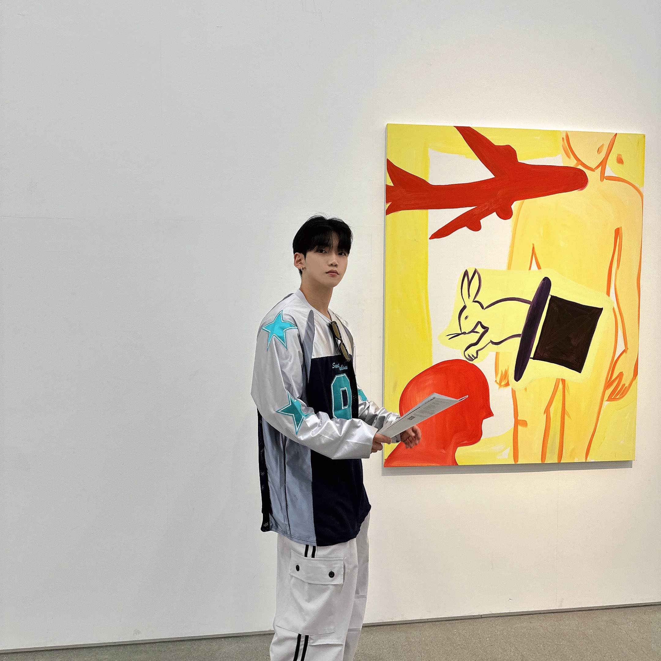 Balenciaga x Crocs Hardcrocs Slide Black 착용 스타일 - 2