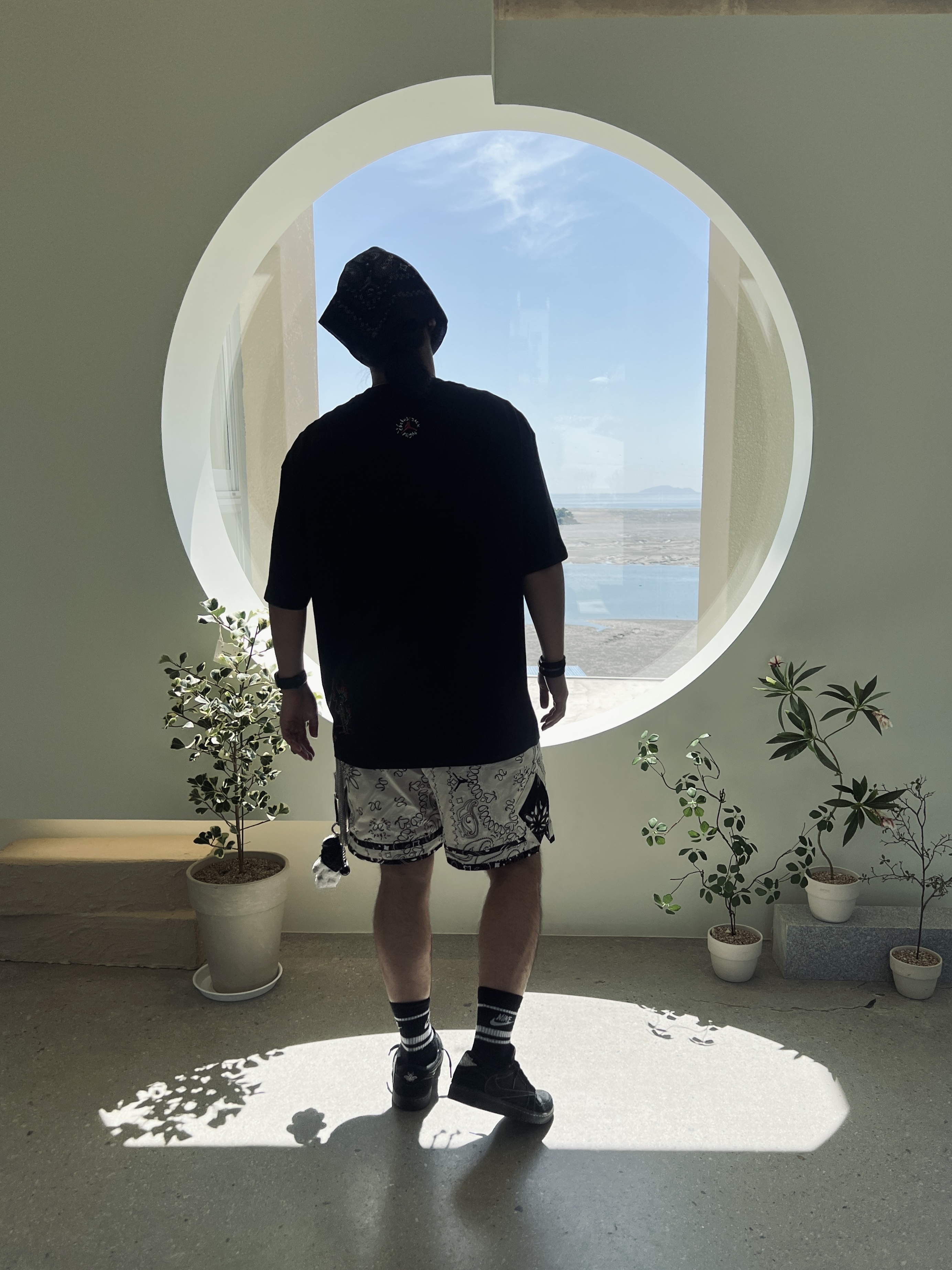 Stussy 8 Ball Keychain Black, Jordan 1 x Travis Scott Retro Low OG SP Black Phantom 착용 스타일 - 4