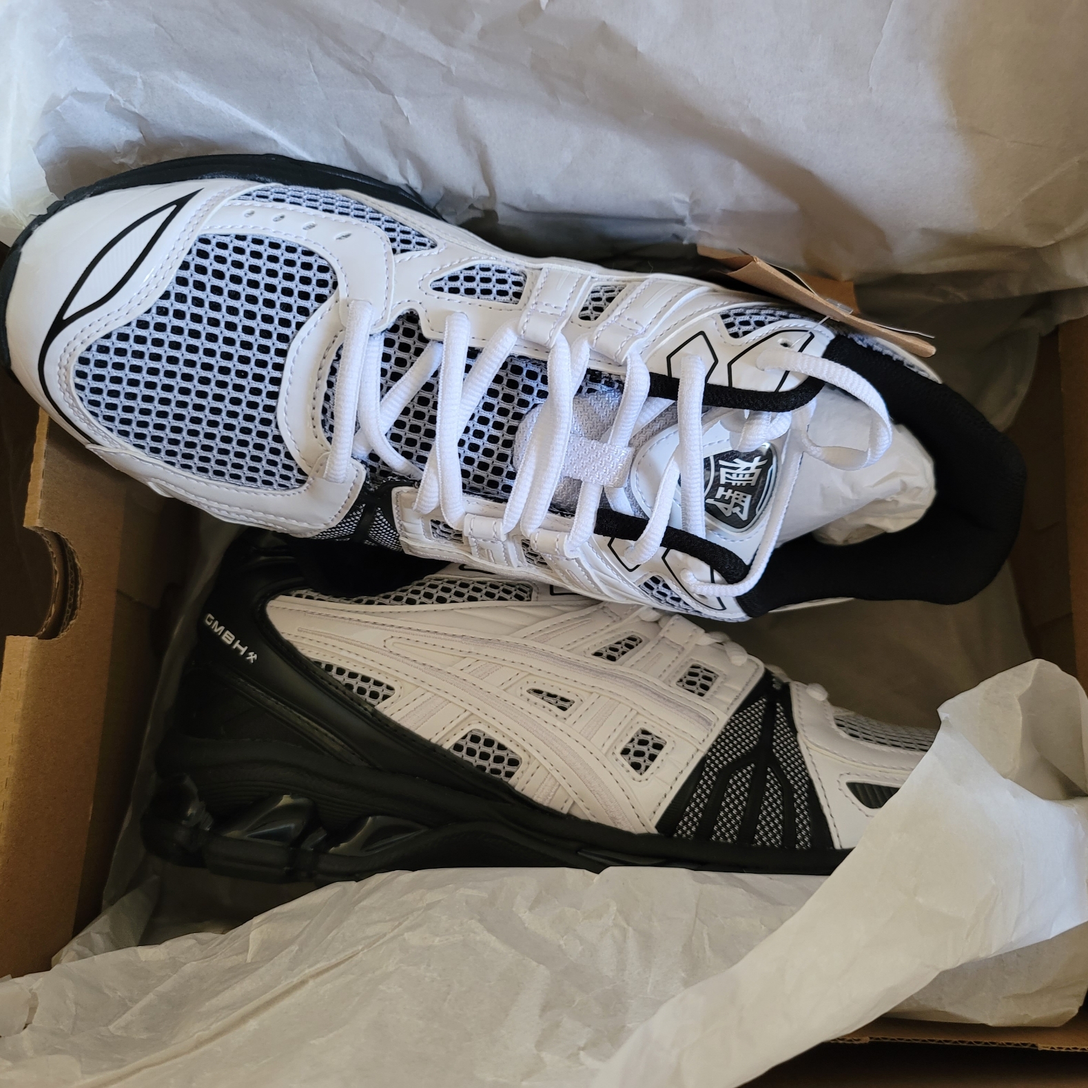 Asics x GmbH Gel-Kayano Legacy White Black 착용 스타일 - 4