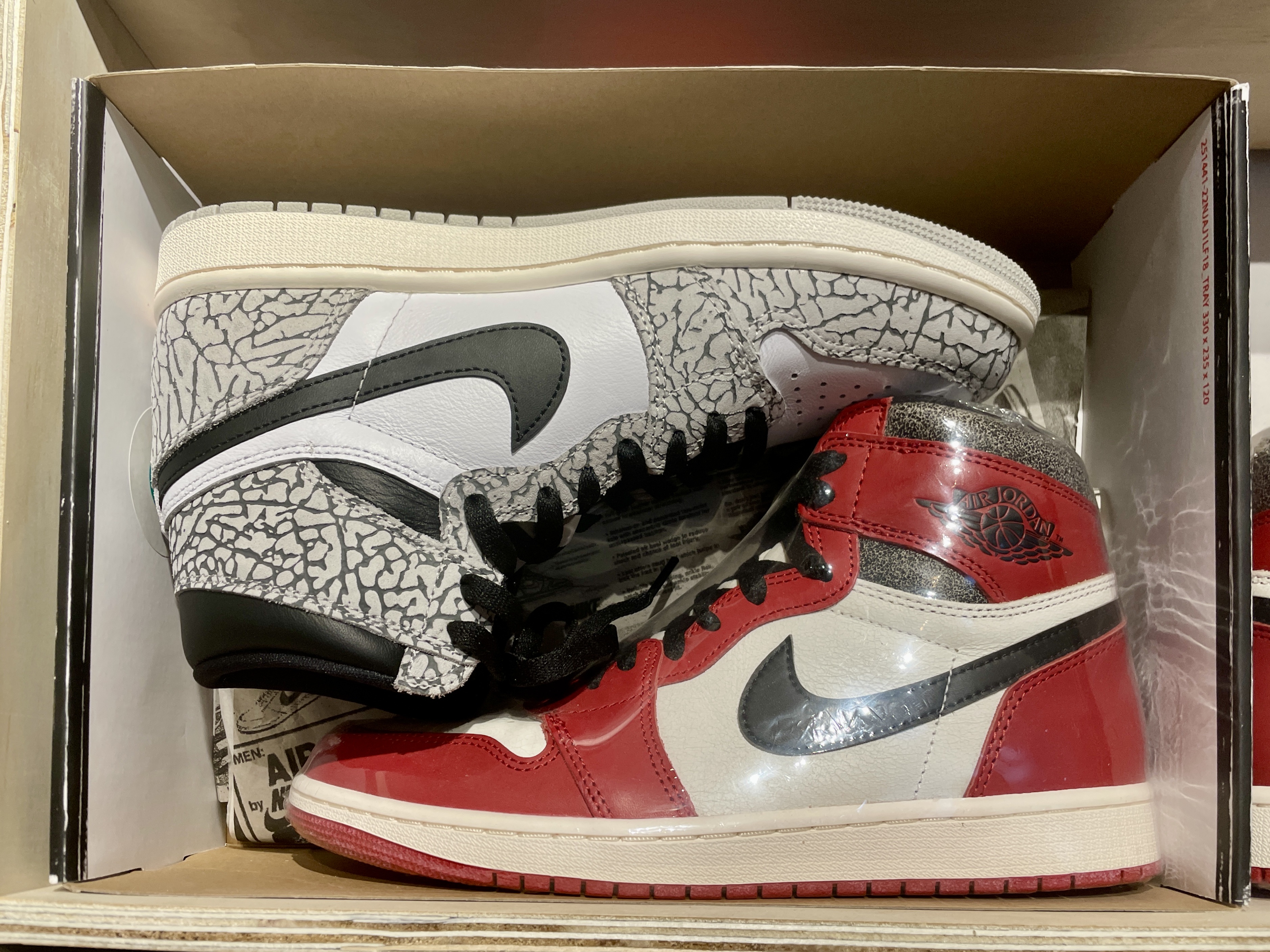 Jordan 1 Retro High OG White Cement 착용 스타일 - 1
