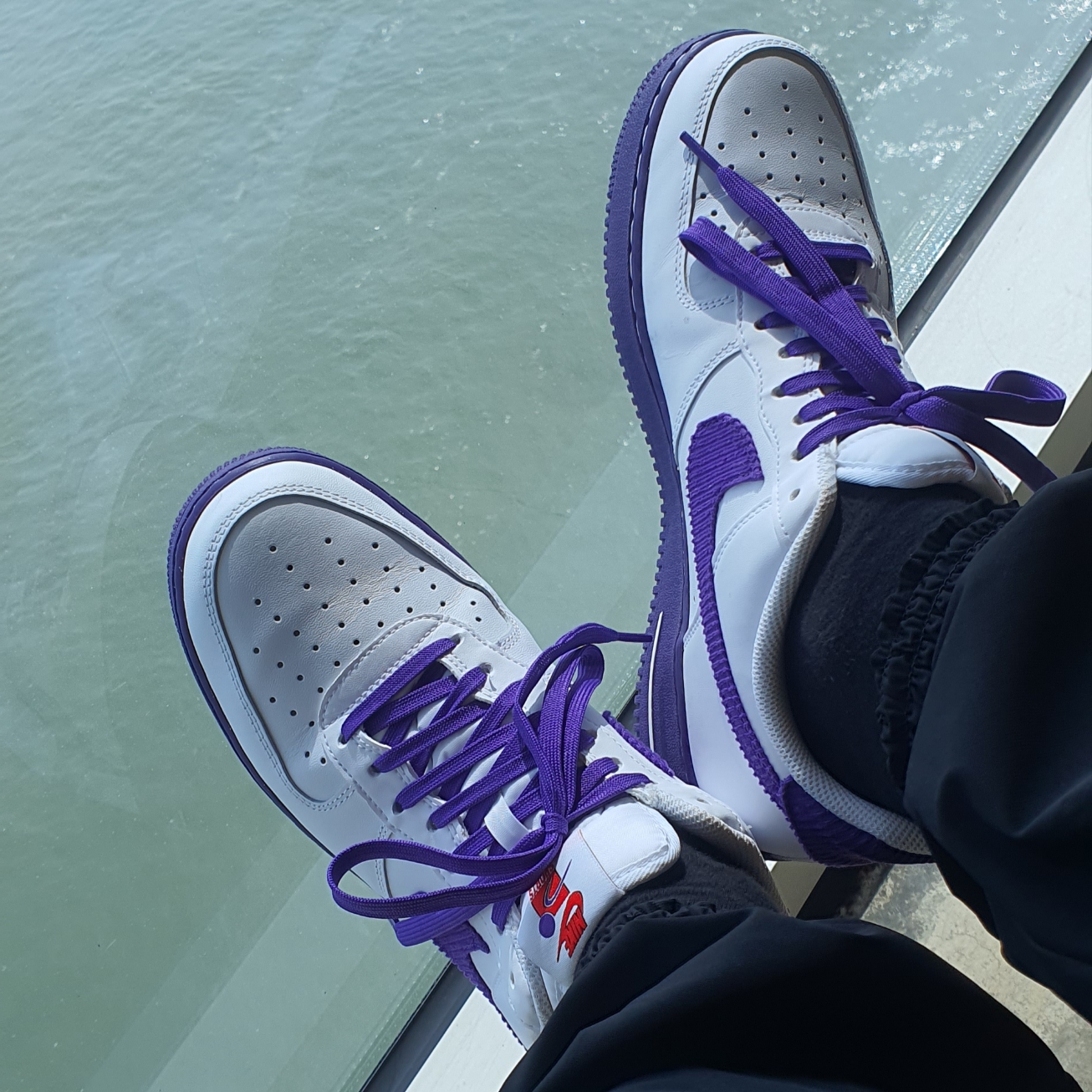 Nike Air Force 1 '07 LV8 EMB White and Court Purple 착용 스타일