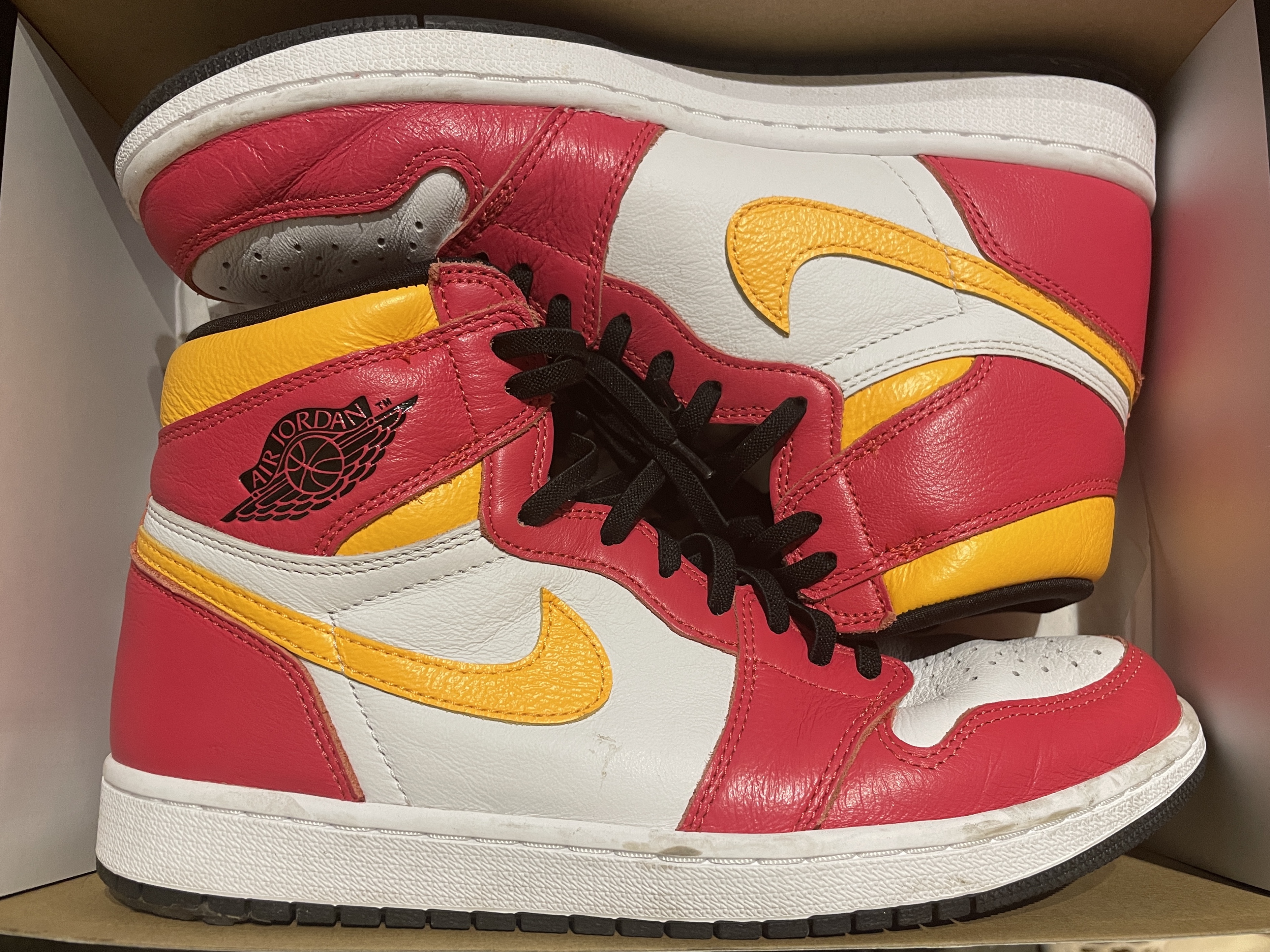 Jordan 1 Retro High OG Light Fusion Red 착용 스타일