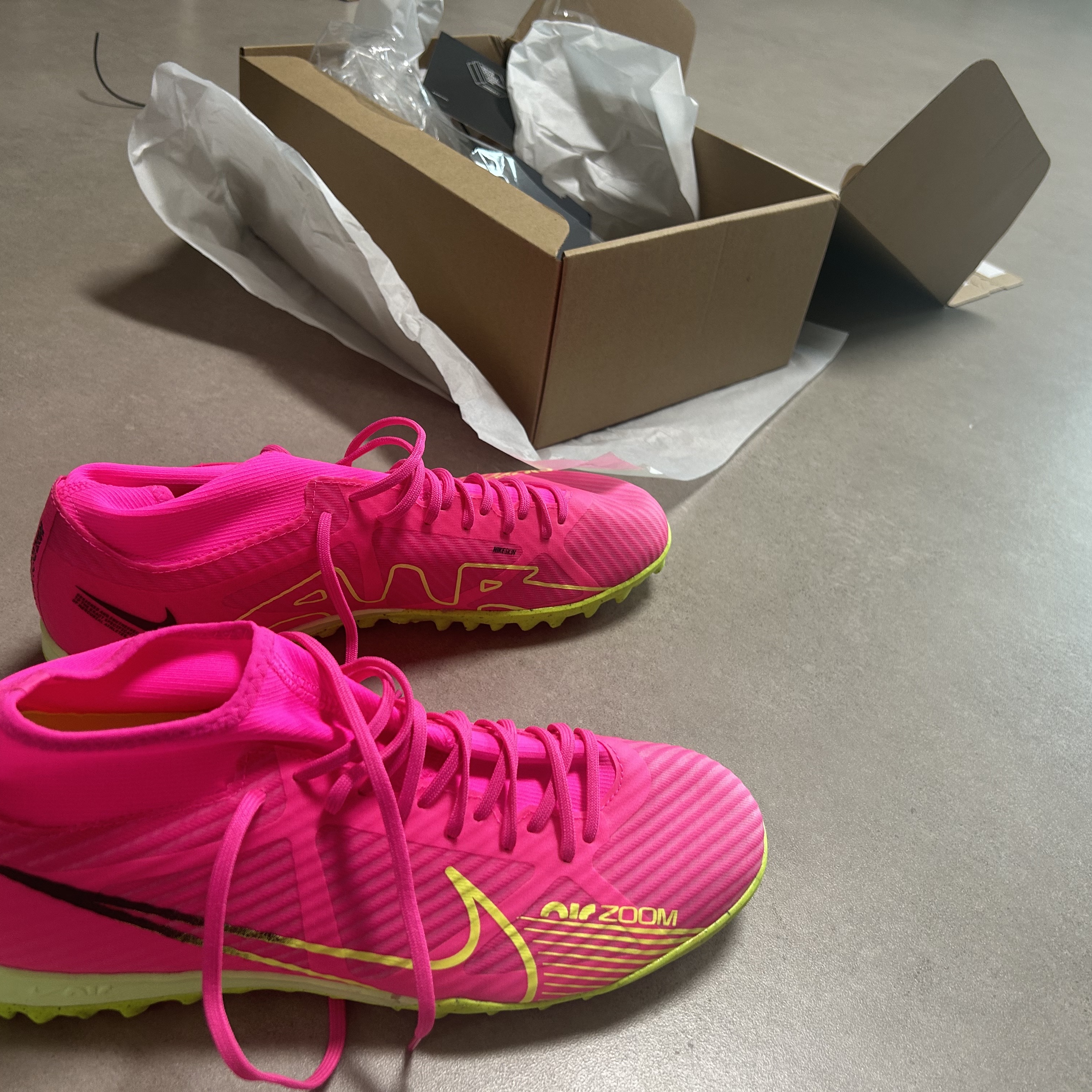 Nike Zoom Mercurial Superfly 9 Academy TF Pink Blast 착용 스타일 - 2