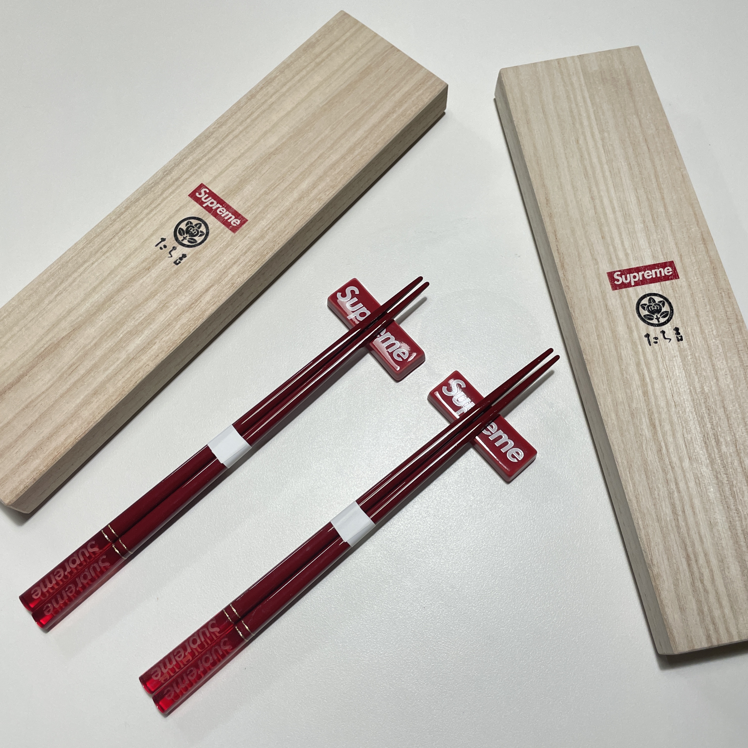 Supreme Chopstick Set Red - 23FW, Supreme Zoni Glitter Bowl Red - 23FW 착용 스타일 - 1