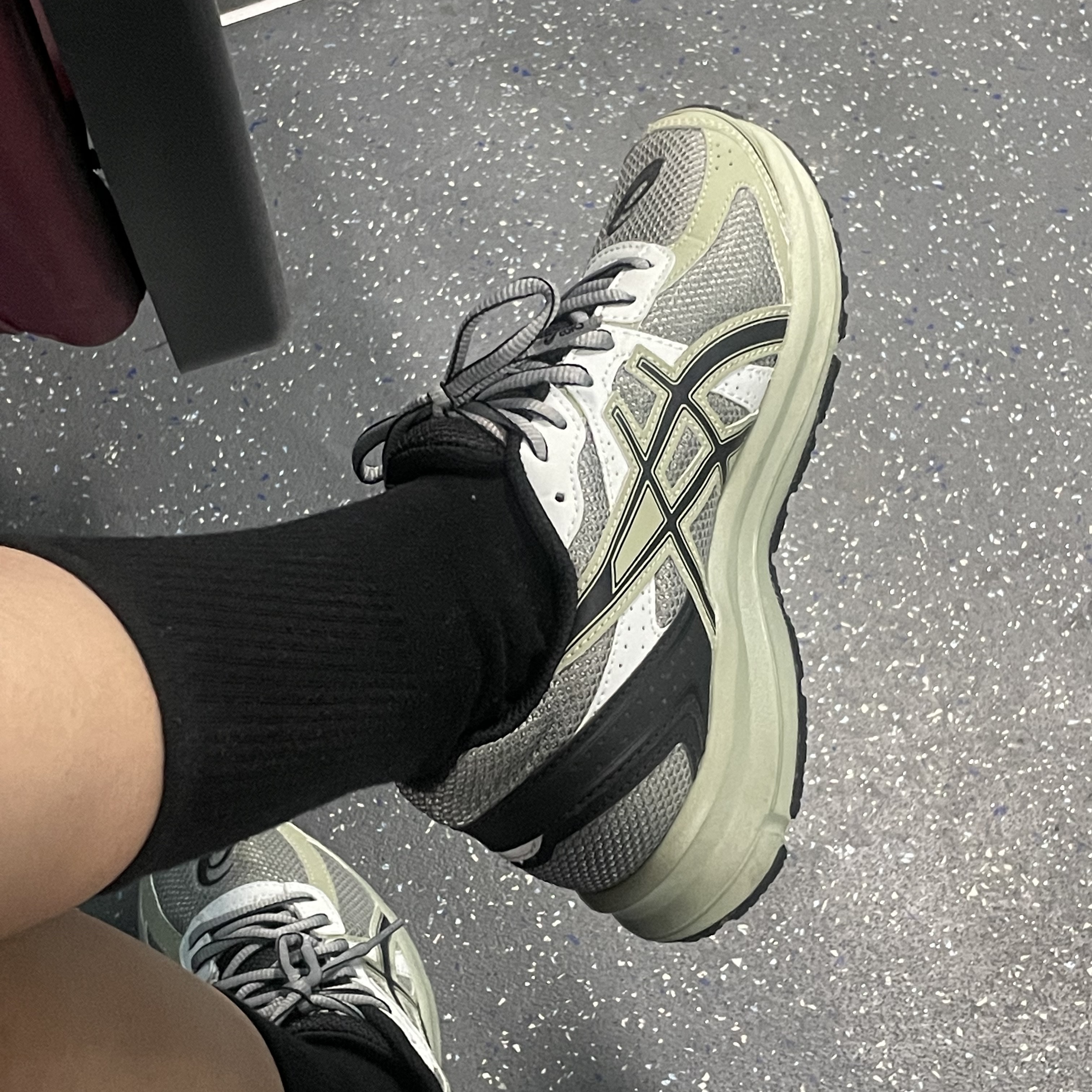 Asics Jog 100 S Sheet Rock - 2E Wide 착용 스타일