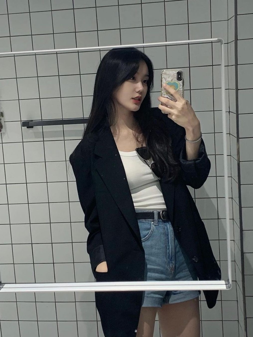 H&M x Mugler Defined Waist Wool Blazer Black, Zara x Ader Error Oversize Blazer Black 착용 스타일 - 4