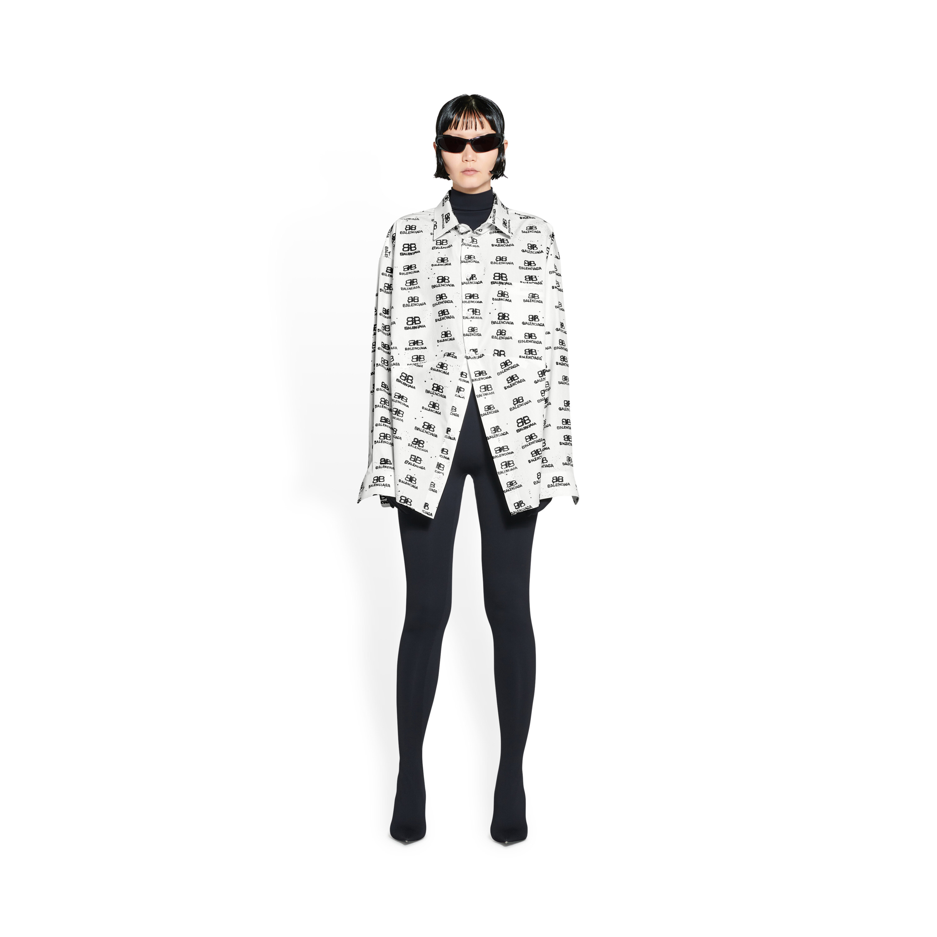 (W) Balenciaga Hand Drawn BB Icon Swing Shirt White 착용 스타일 - 1
