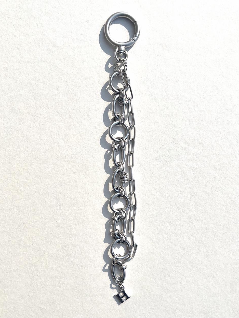 Haleine Antique Silver Piercing O Metal Keyring 착용 스타일