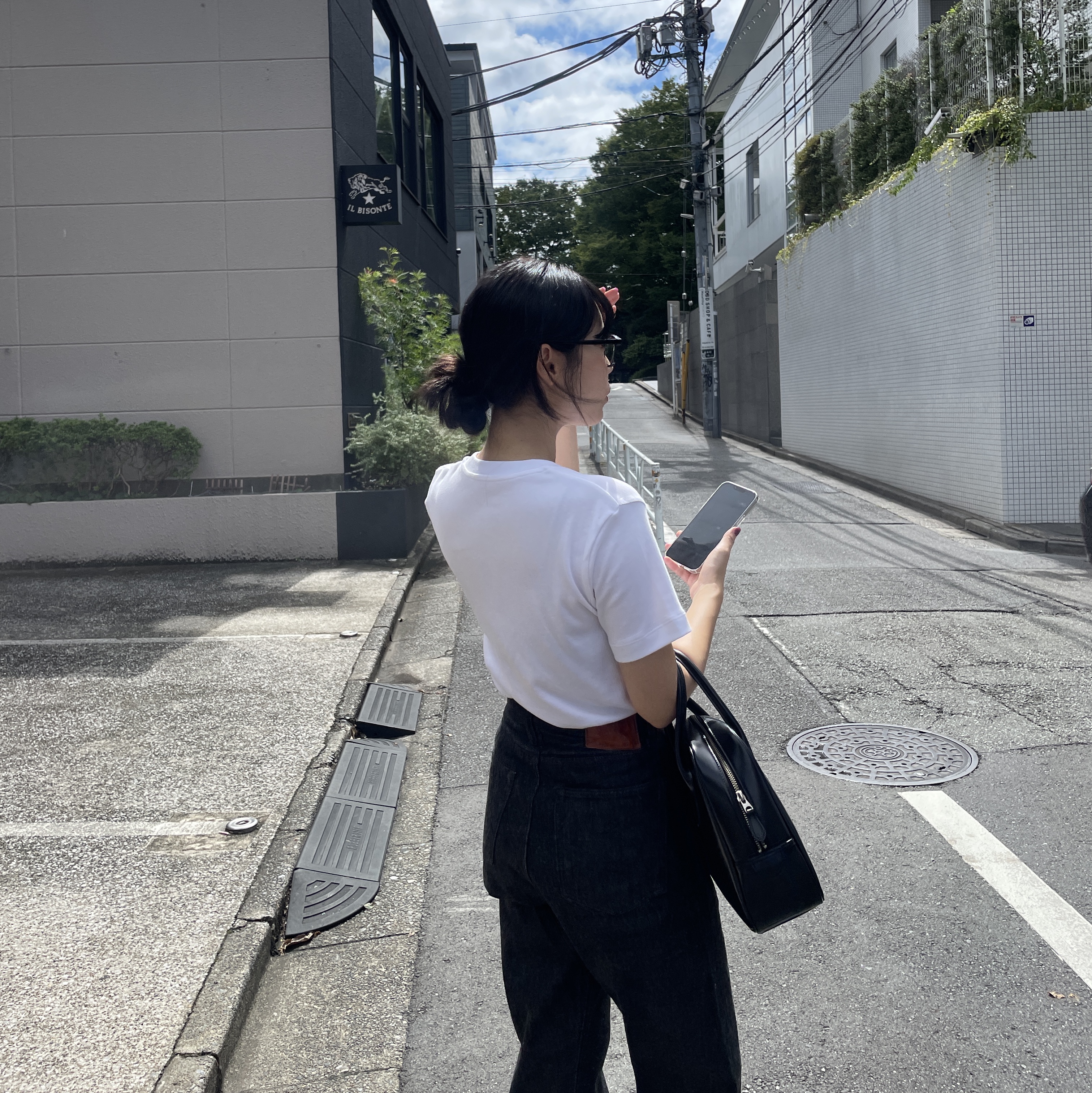 Comme des Garcons Round No.2 Aoyama Bag Black 착용 스타일 - 2