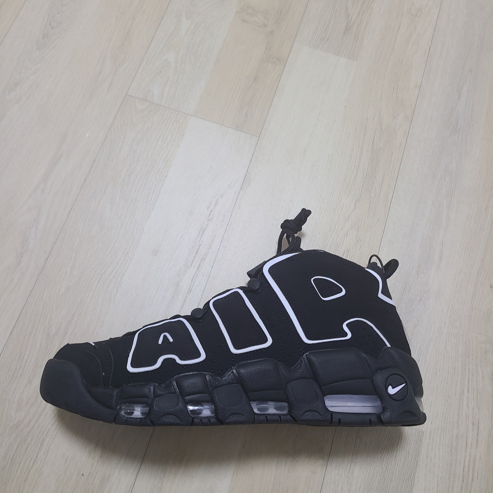 Nike Air More Uptempo Black White 2020 착용 스타일