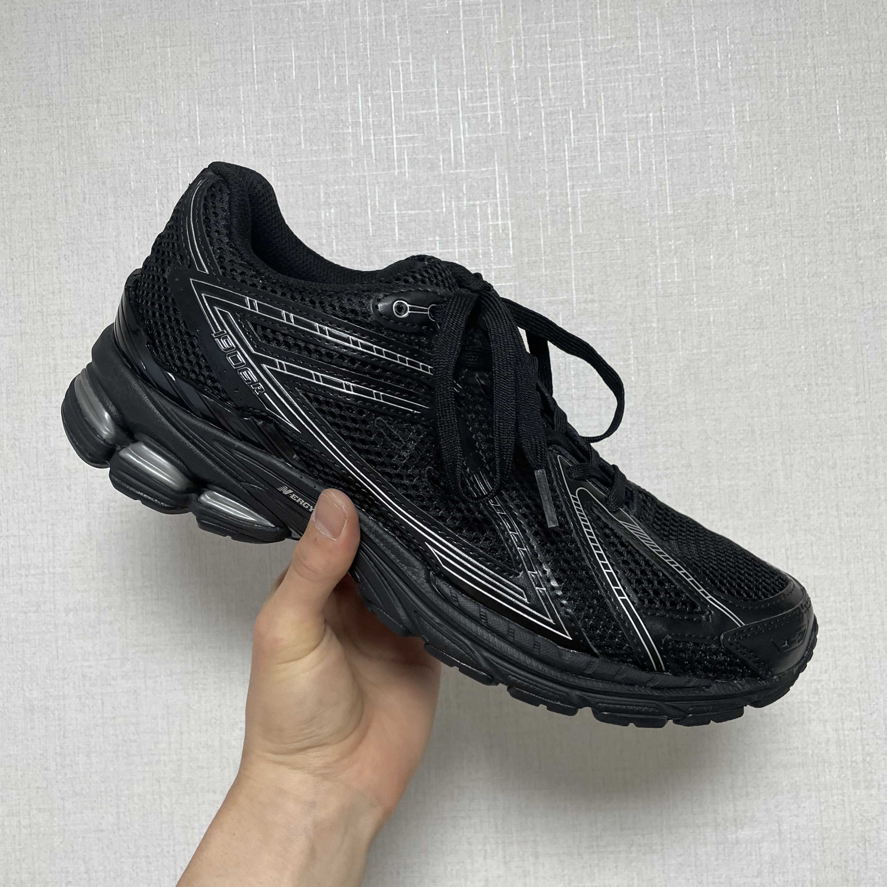 Maison Mihara Yasuhiro Blakey OG Sole Canvas Low-top Sneakers Black White, New Balance 1906R Eclipse 착용 스타일 - 2