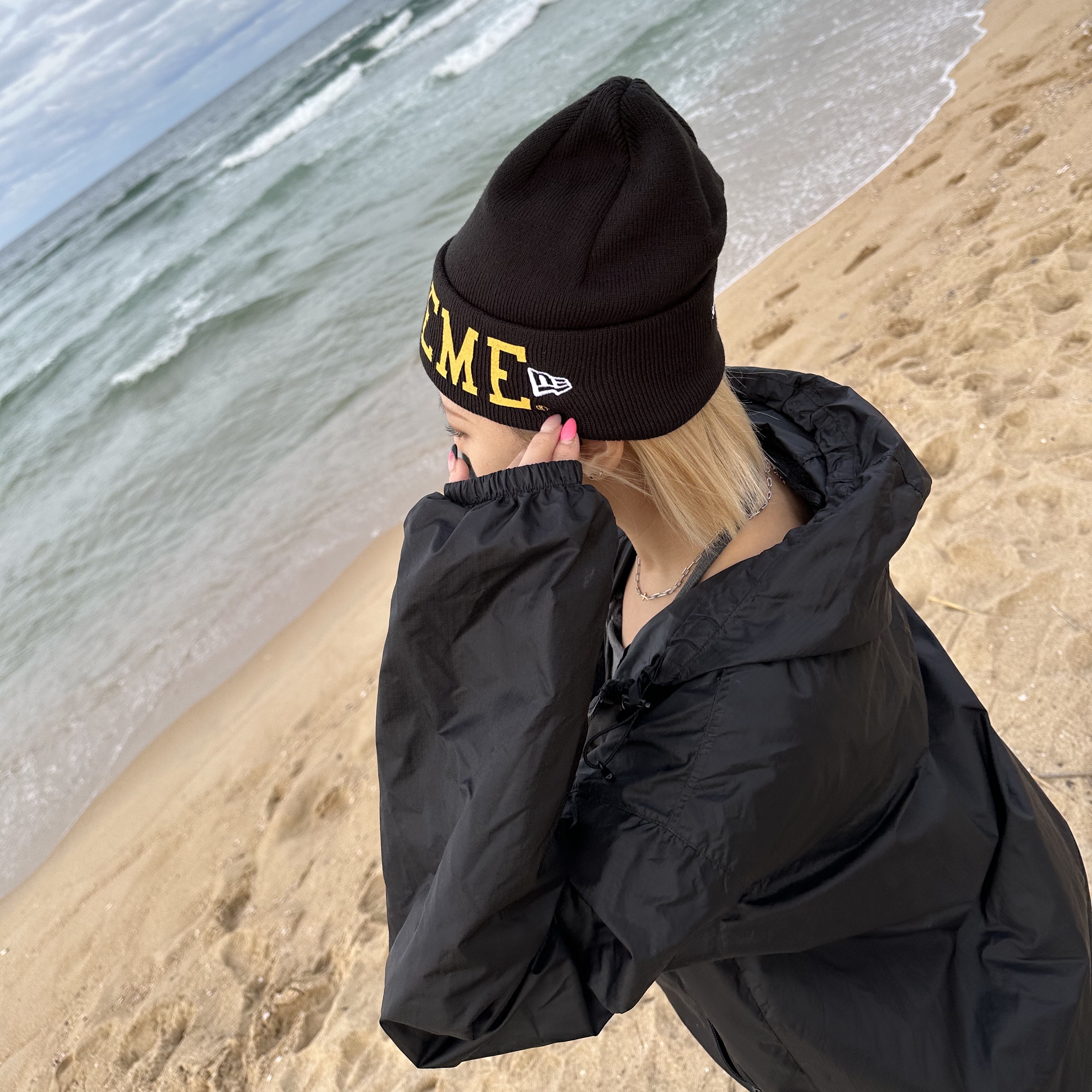 Supreme New Era Varsity Beanie Black - 23FW 착용 스타일