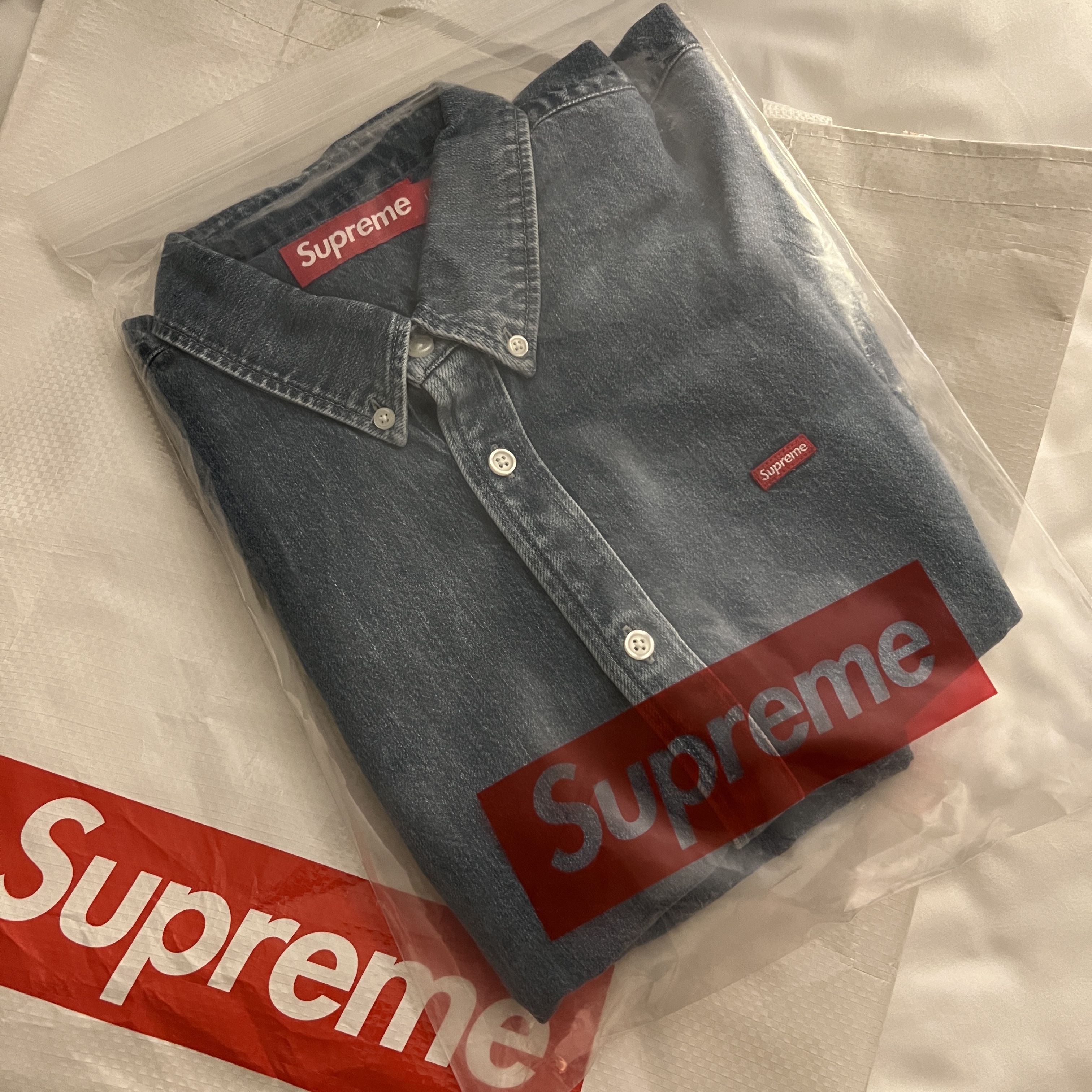 Supreme Small Box Shirt Denim - 23FW 착용 스타일