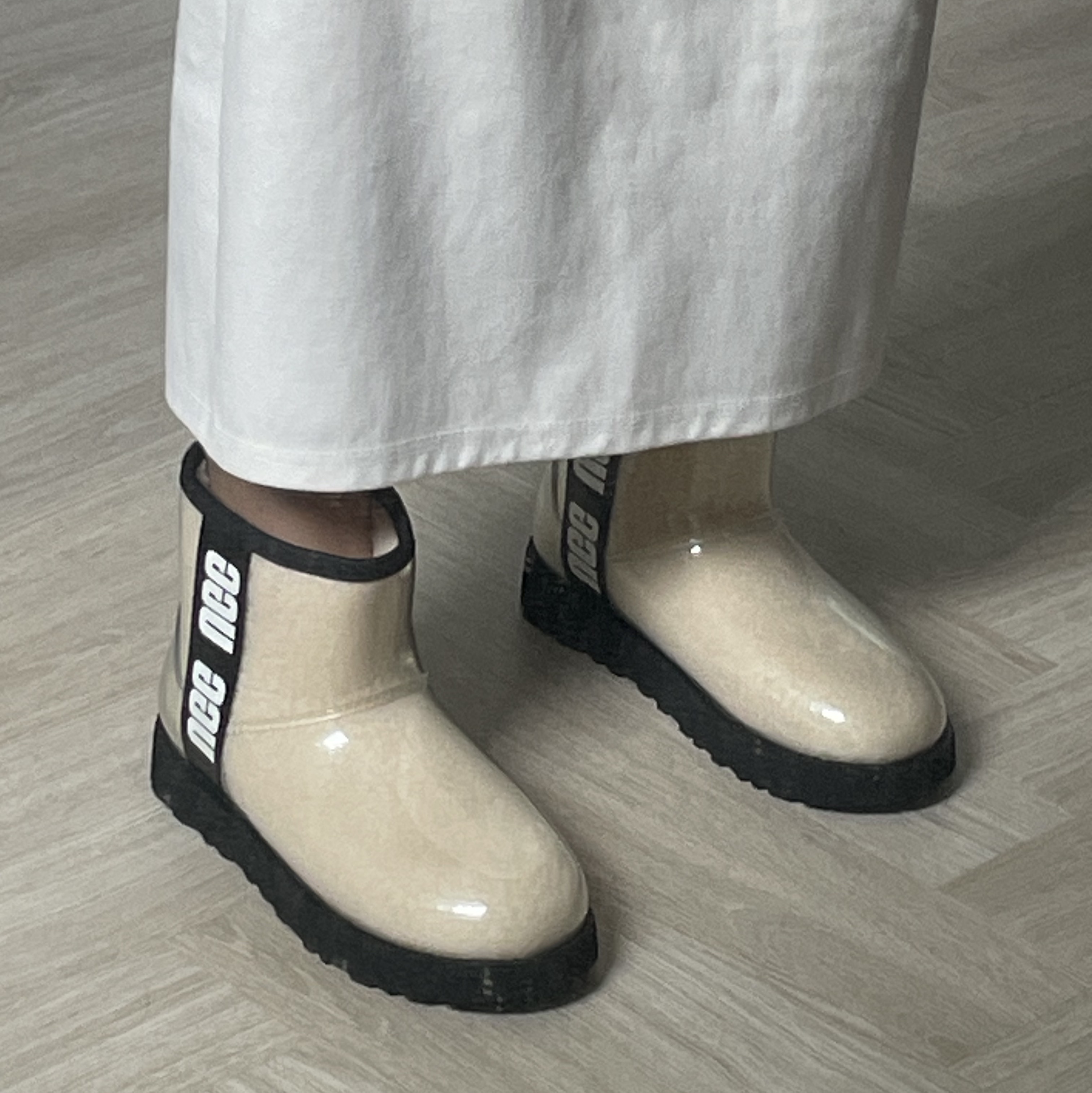 (W) UGG Classic Clear Mini Boots Natural Black 착용 스타일