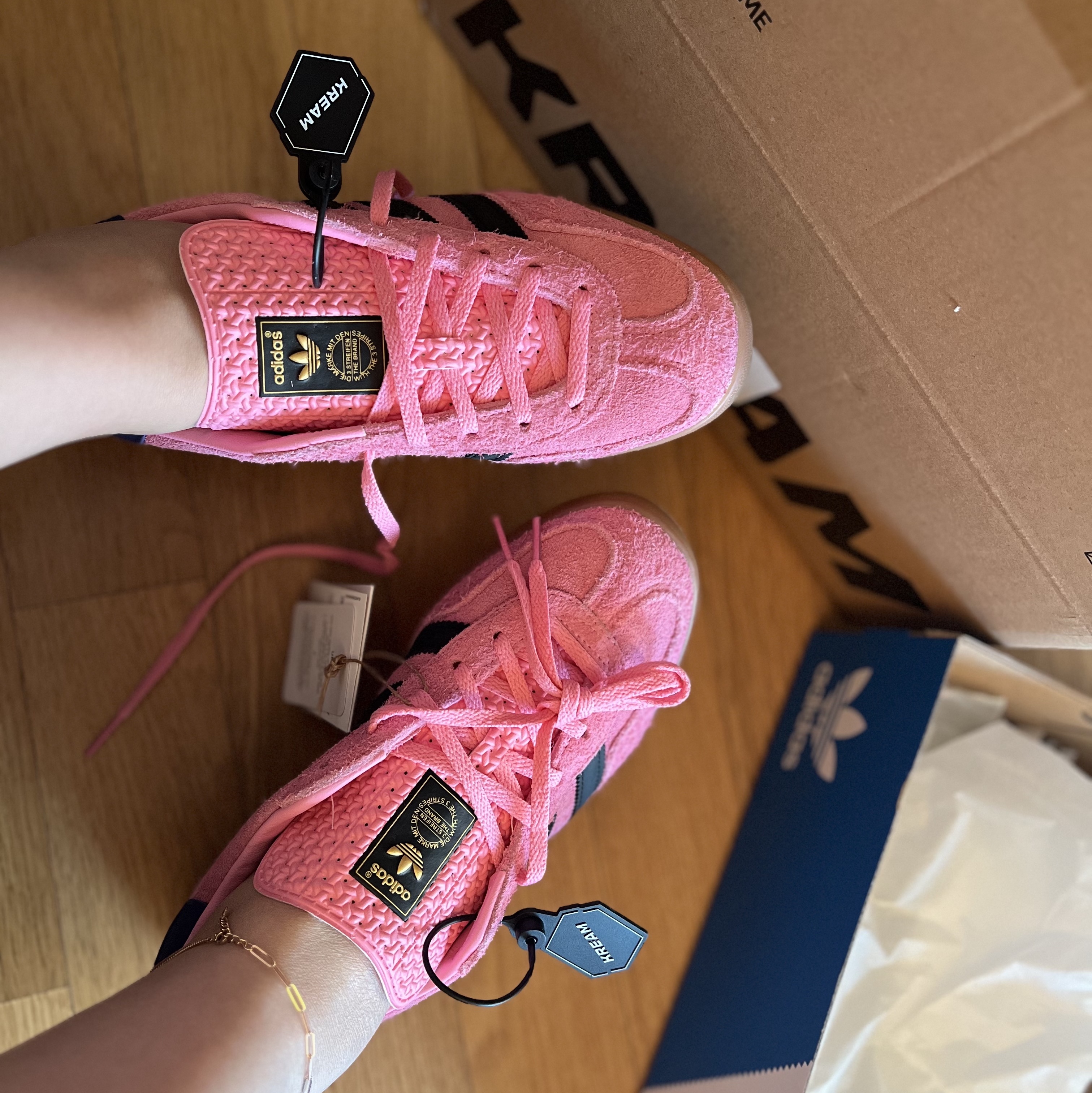 (W) Adidas Gazelle Indoor Bliss Pink 착용 스타일
