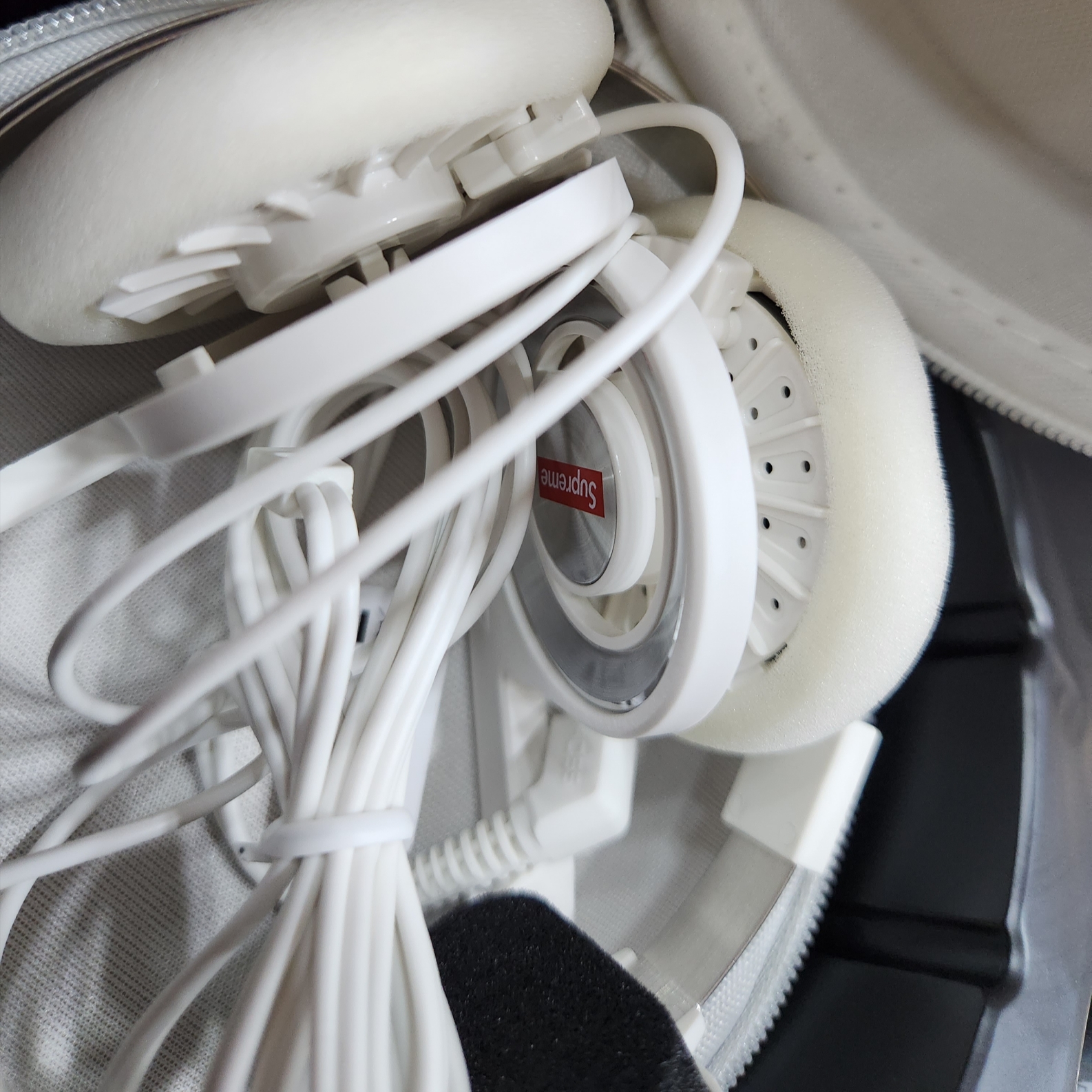 Supreme x Koss Portapro Headphones White - 23FW 착용 스타일 - 2