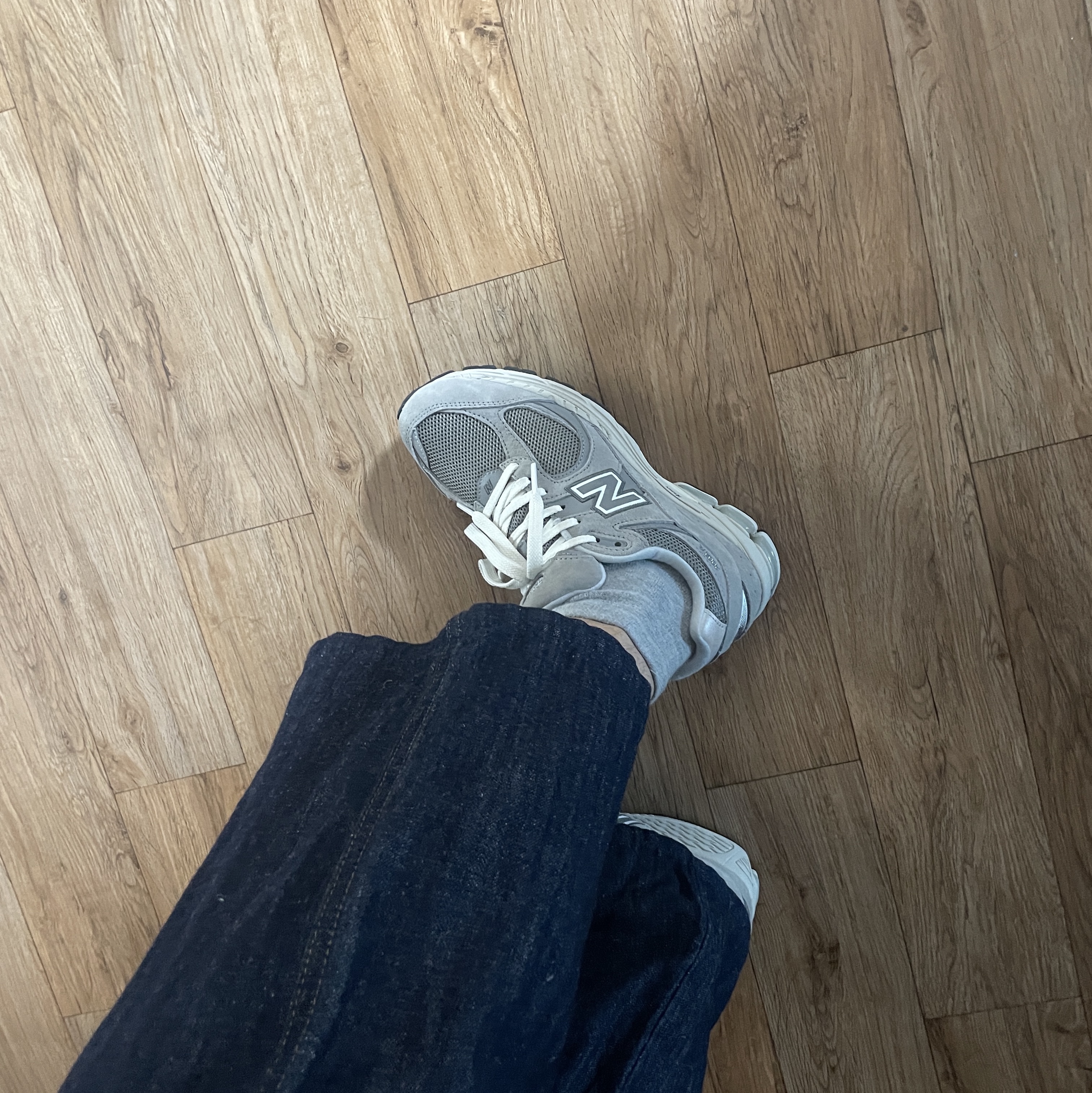 New Balance 2002R Grey 착용 스타일
