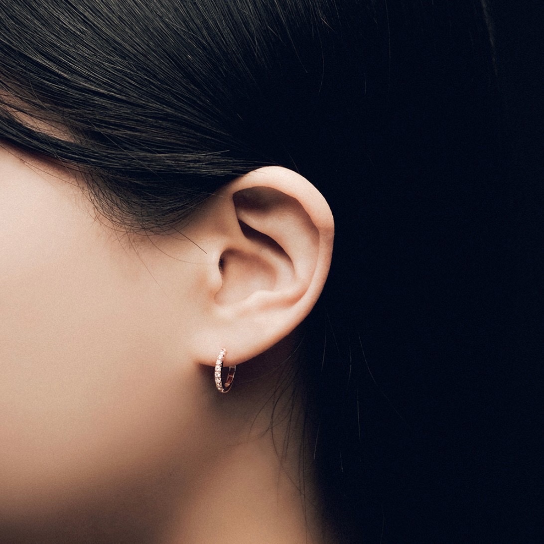 Miko Women Mini Ritz Diamond Earring Pink Gold 착용 스타일