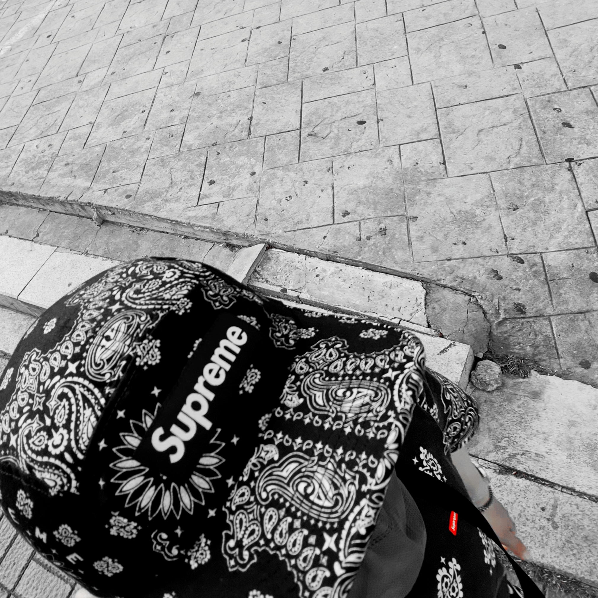 Supreme Bandana Camp Cap Black - 21SS, Supreme Small Box T-Shirt Black Bandana - 21SS 착용 스타일 - 1