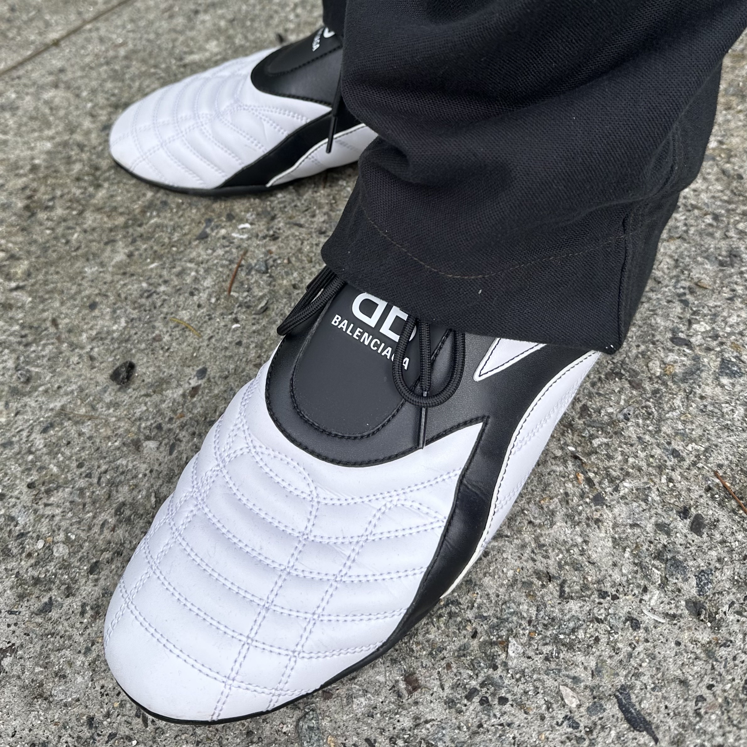 Balenciaga Zen Sneakers White Black 착용 스타일 - 1
