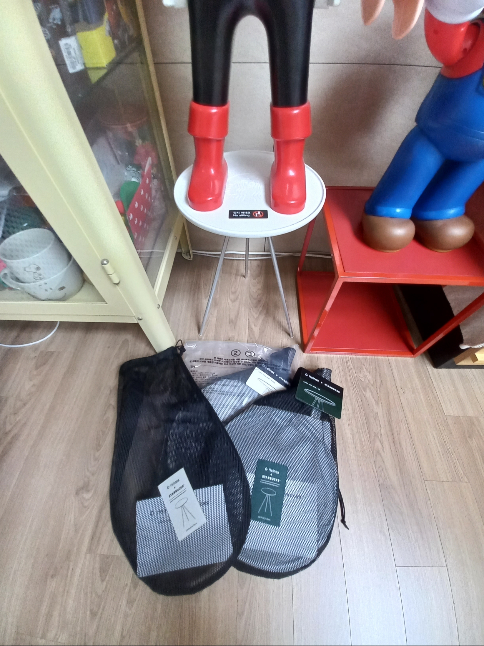 Playmobil FunPark XXL Rico, Starbucks x Helinox Side Table Ivory 착용 스타일 - 2