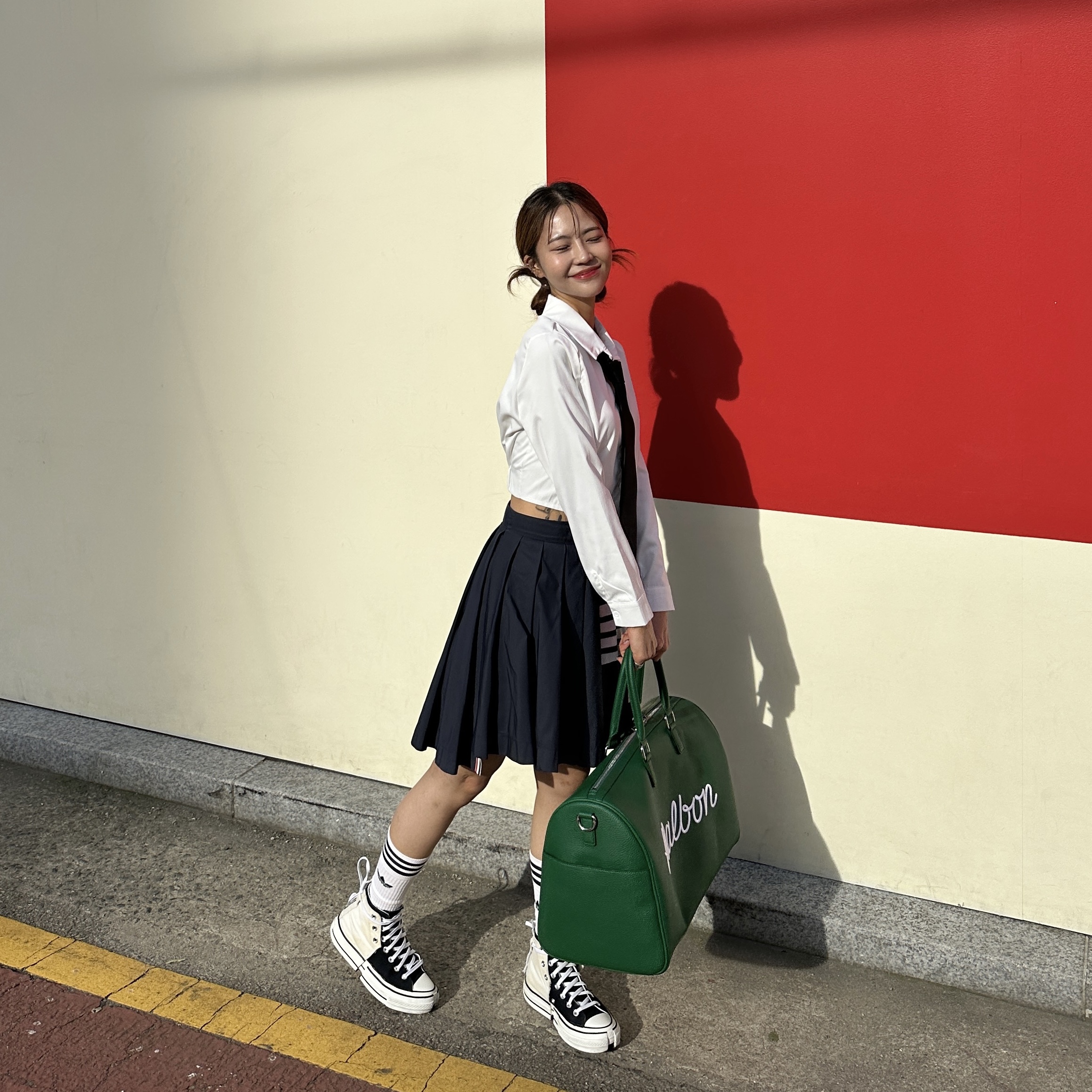 Converse x Feng Chen Wang Chuck 70 2-in-1 Natural Ivory Black, (W) Thom Browne Plain Weave Mini Pleated 4-Bar Skirt Navy 착용 스타일 - 2