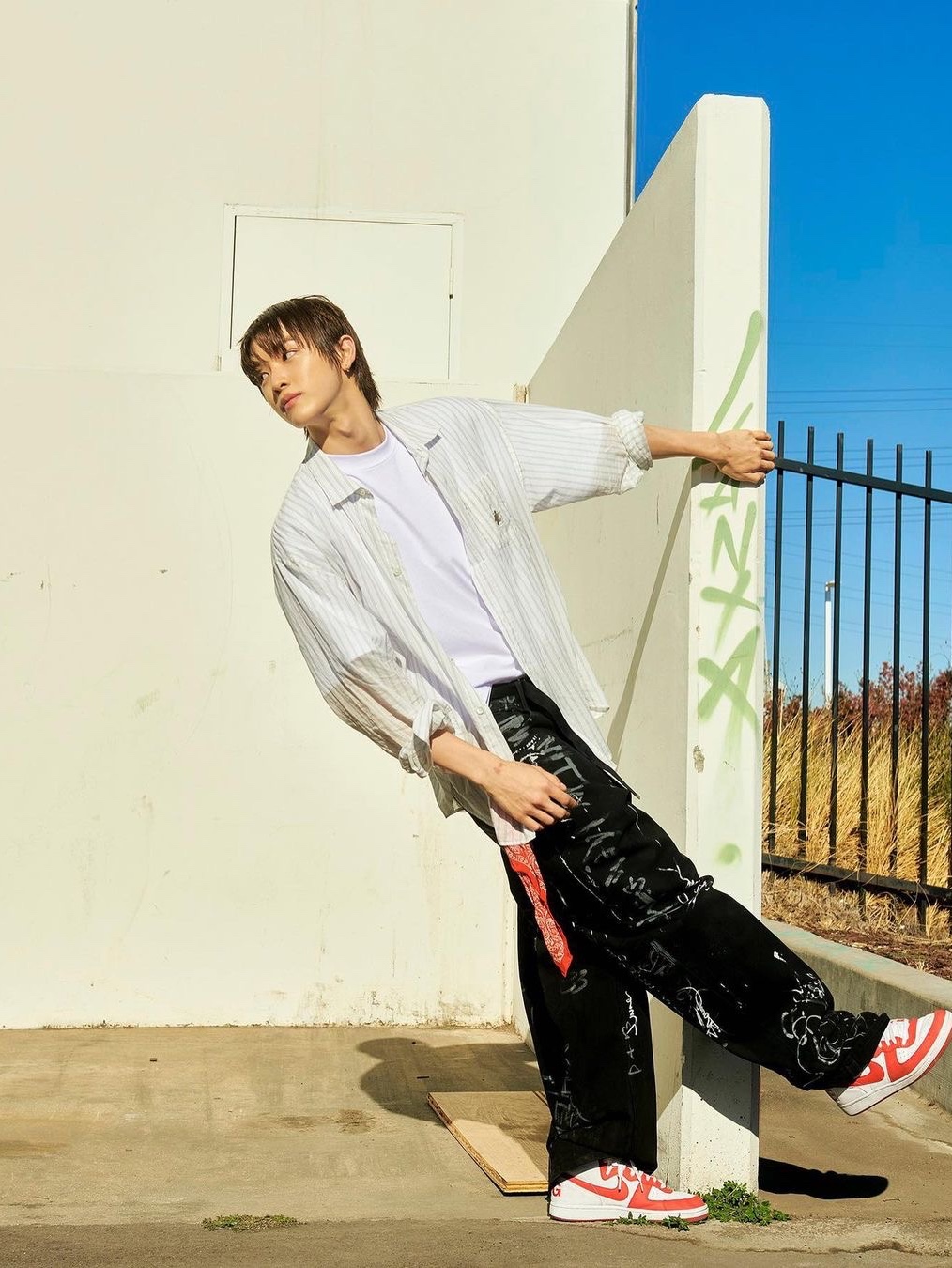 Nike x Comme des Garcons Homme Plus Terminator High Red, Nike Air Force 1 '07 Low White 착용 스타일 - 3