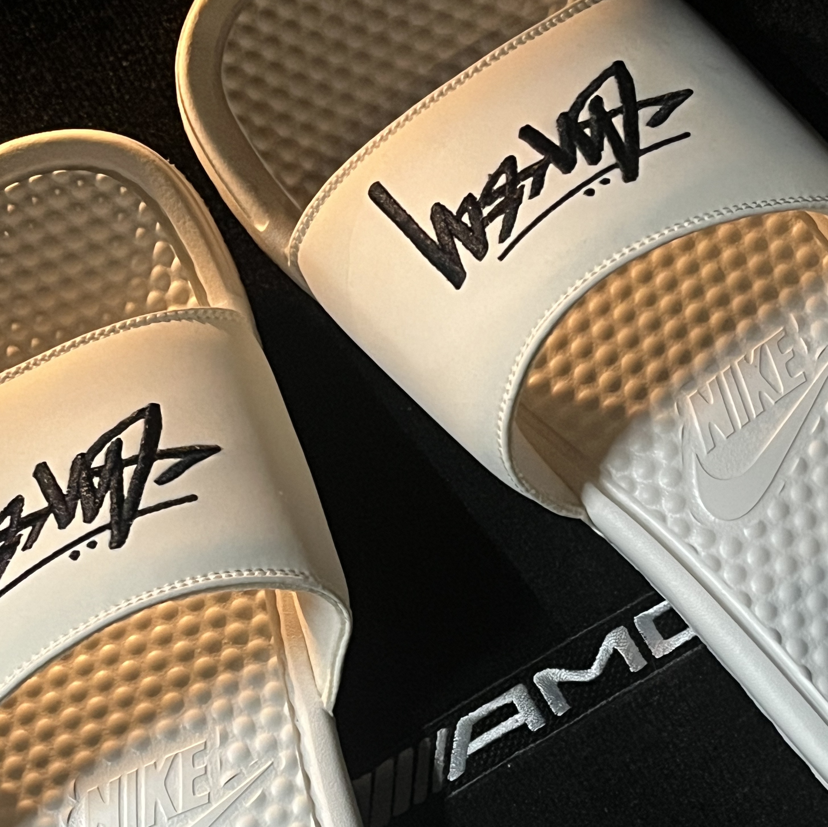 Nike x Stussy Benassi Slide Sail 착용 스타일