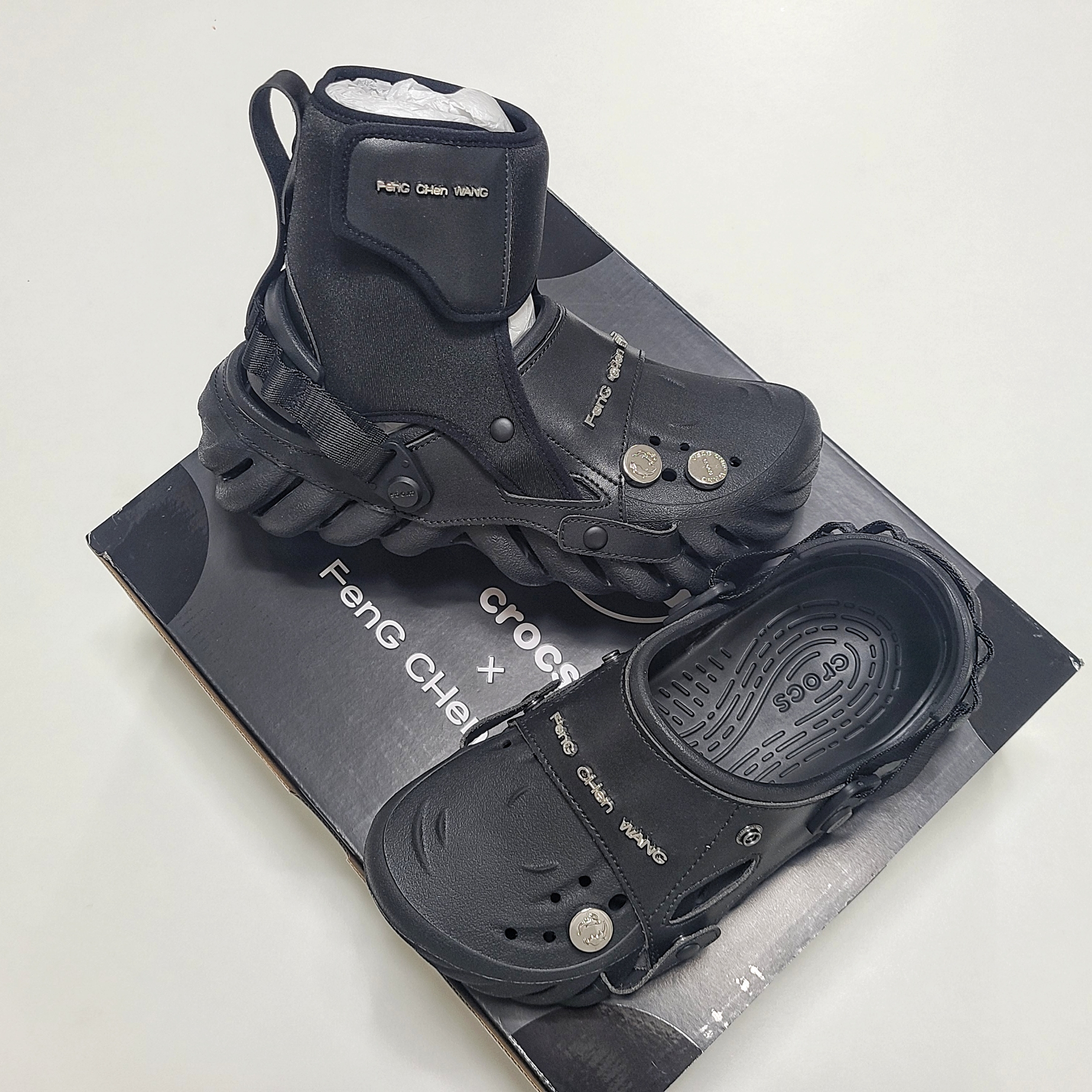 Crocs x Feng Chen Wang Echo Clog Black 착용 스타일