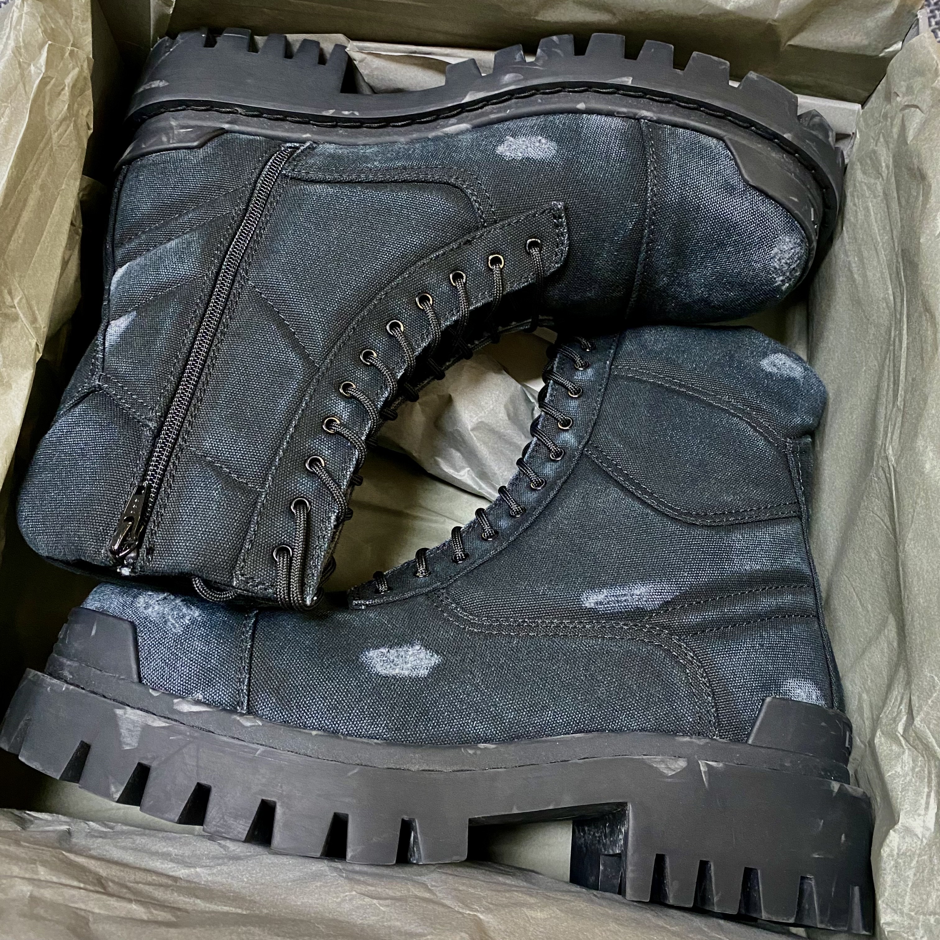 Balenciaga Combat Strike 20mm Boots Black 착용 스타일
