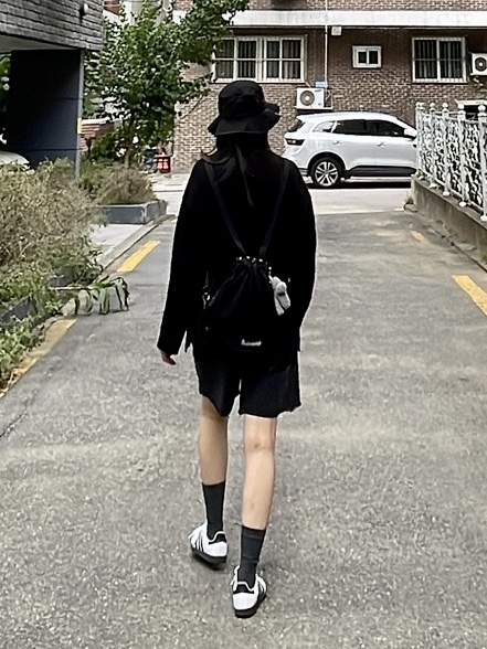 Adidas Samba OG Cloud White, Supreme Mesh Small Backpack Black - 23SS 착용 스타일 - 1