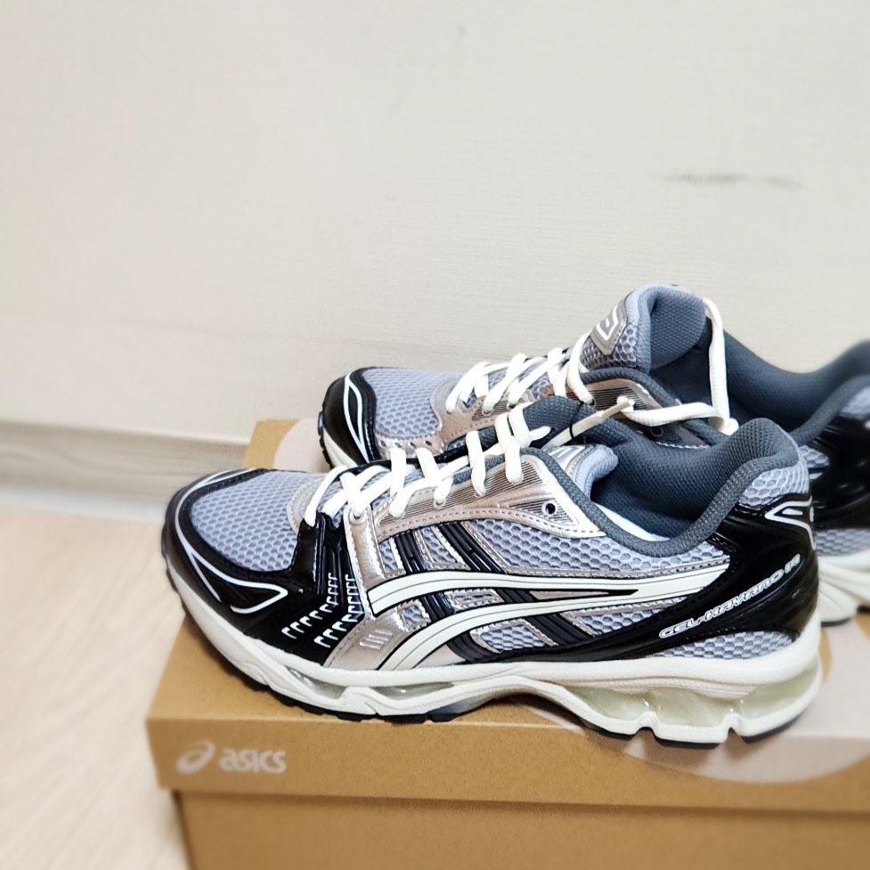 Asics Gel-Kayano 14 Black Glacier Grey 착용 스타일