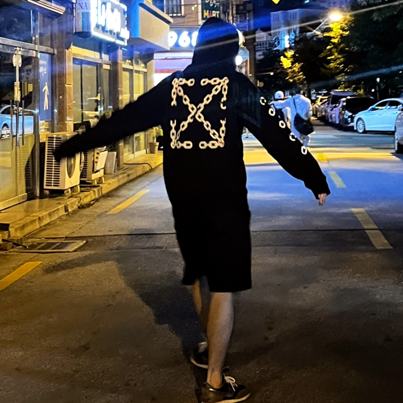 Off-White Chain Arrow Slim Hoodie Black, Nike Daybreak SP Black Metallic Silver 착용 스타일