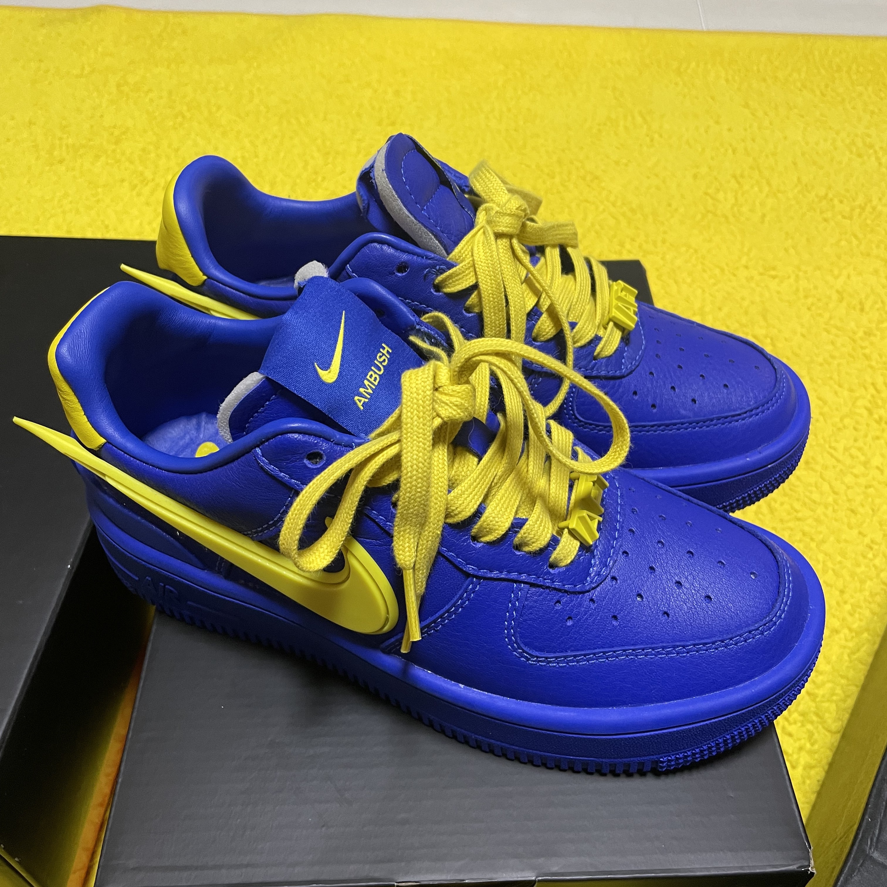 Nike x Ambush Air Force 1 Low SP Game Royal and Vivid Sulfur 착용 스타일