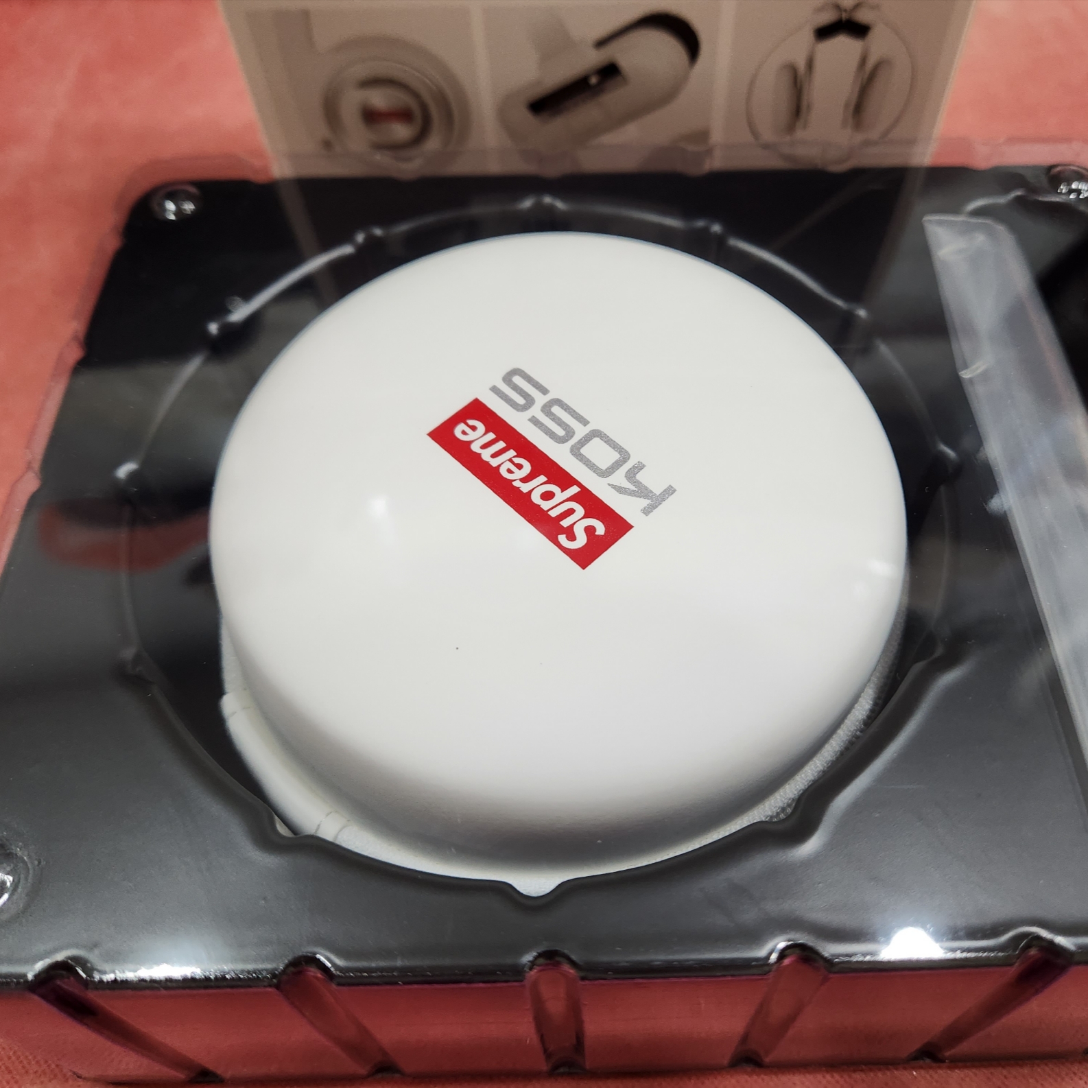 Supreme x Koss Portapro Headphones White - 23FW 착용 스타일 - 1