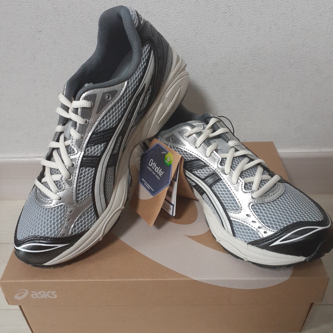 Asics Gel-Kayano 14 Black Glacier Grey 착용 스타일