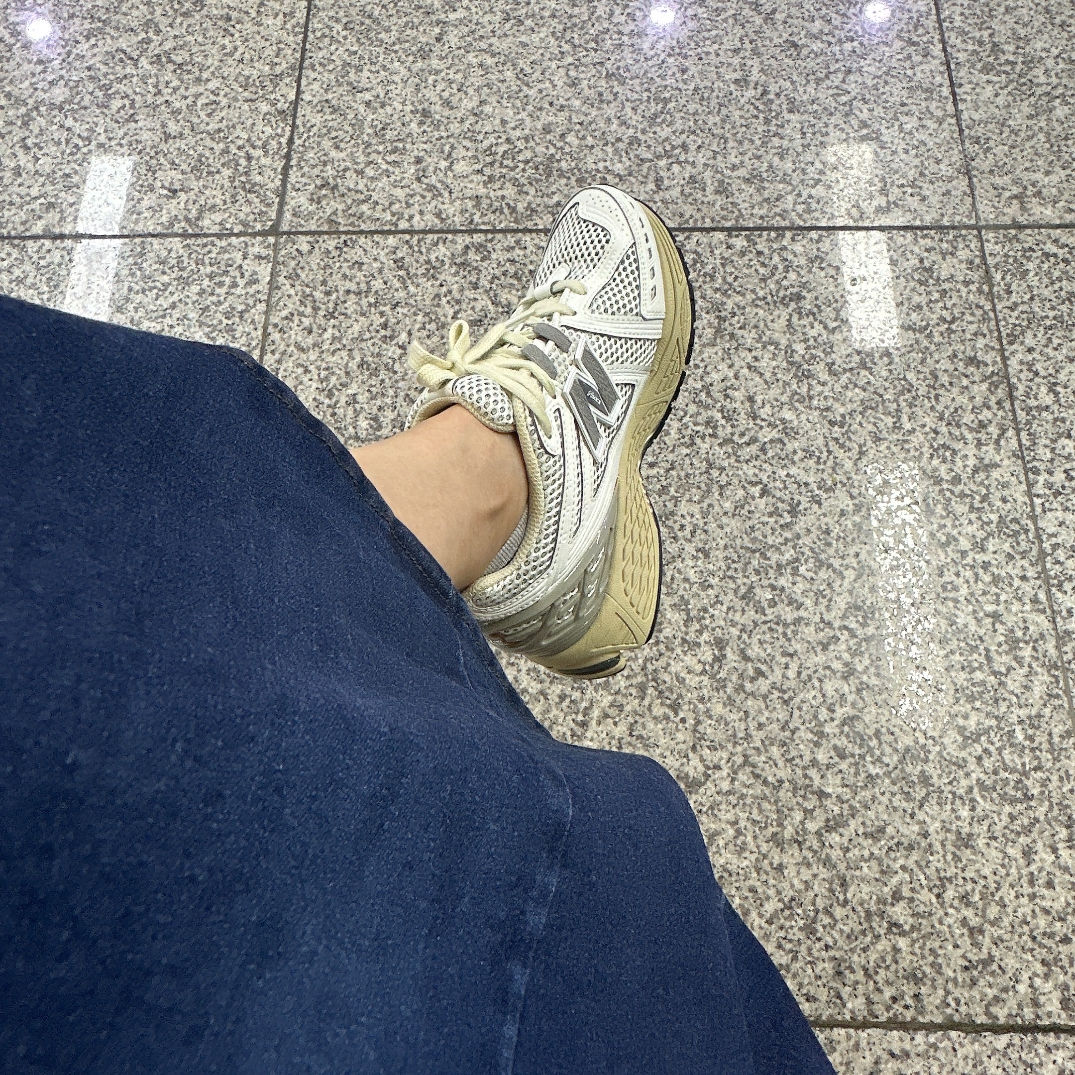 New Balance 1906R White Gray 착용 스타일