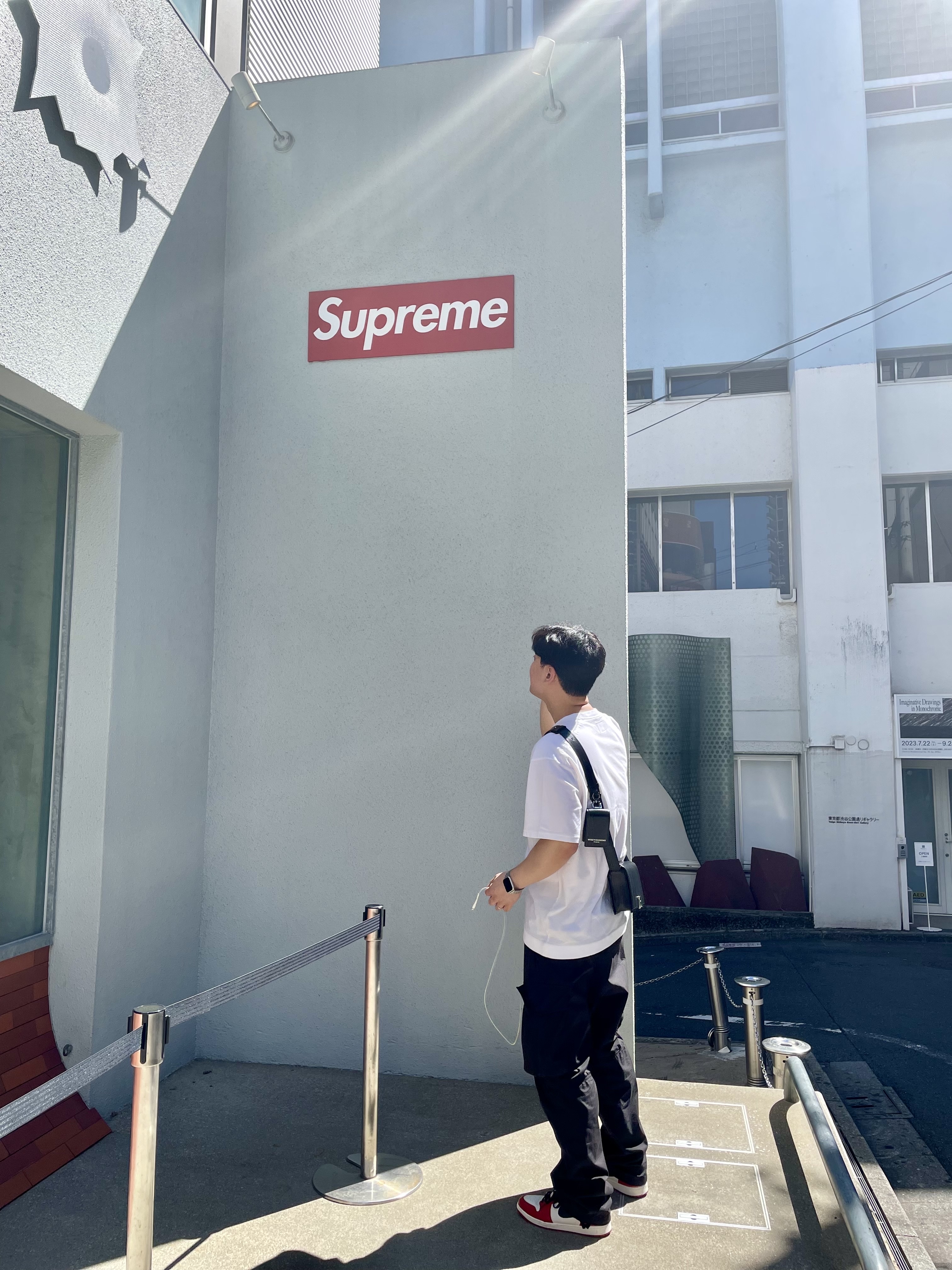 Jordan 1 Retro High OG Chicago 2022, Palace x The North Face Purple Label HS Logo T-Shirt White 착용 스타일 - 1