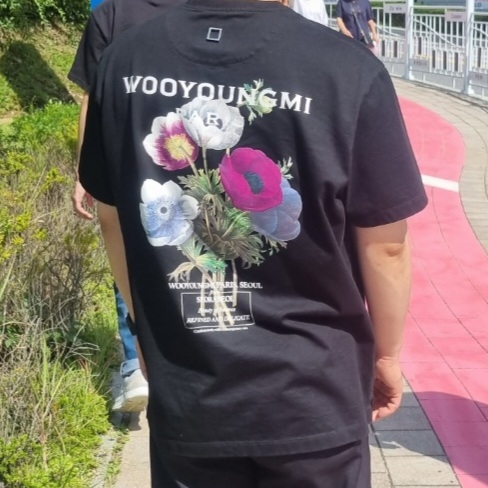 Wooyoungmi Flower Print Back Logo T-Shirt Black - 23FW 착용 스타일